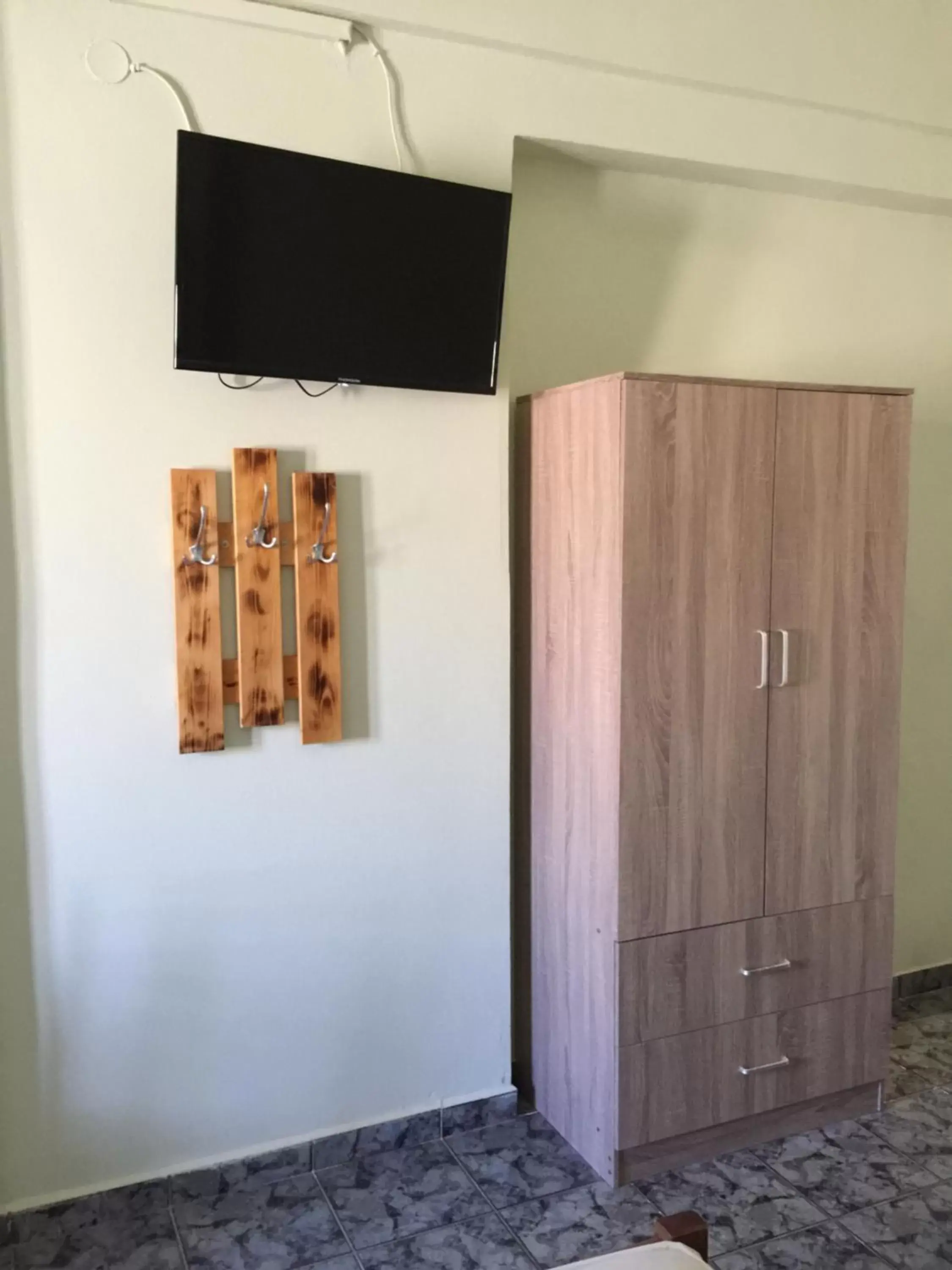 TV/Entertainment Center in happyWish Syros