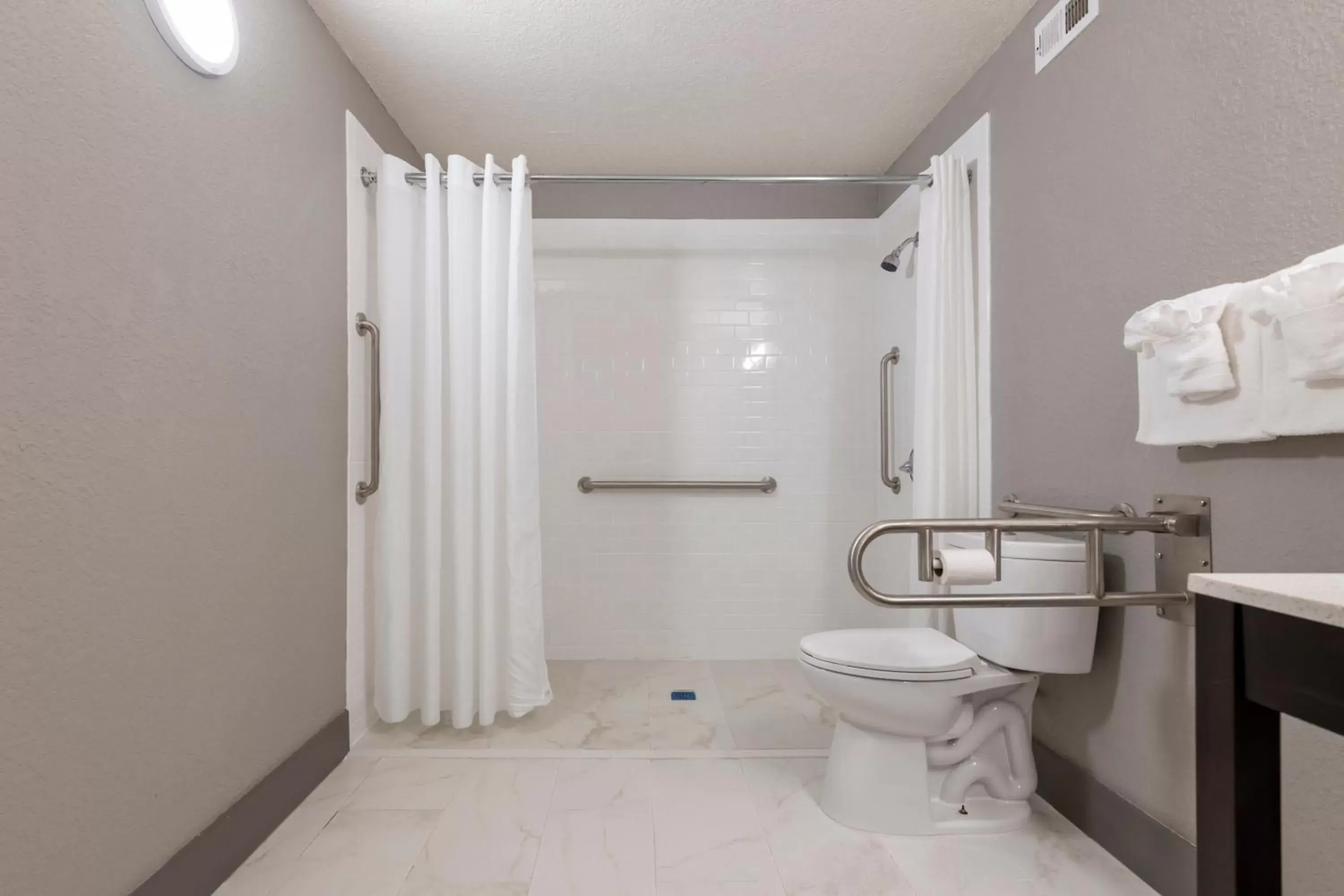 Bathroom in Hotel Monreale Express International Drive Orlando