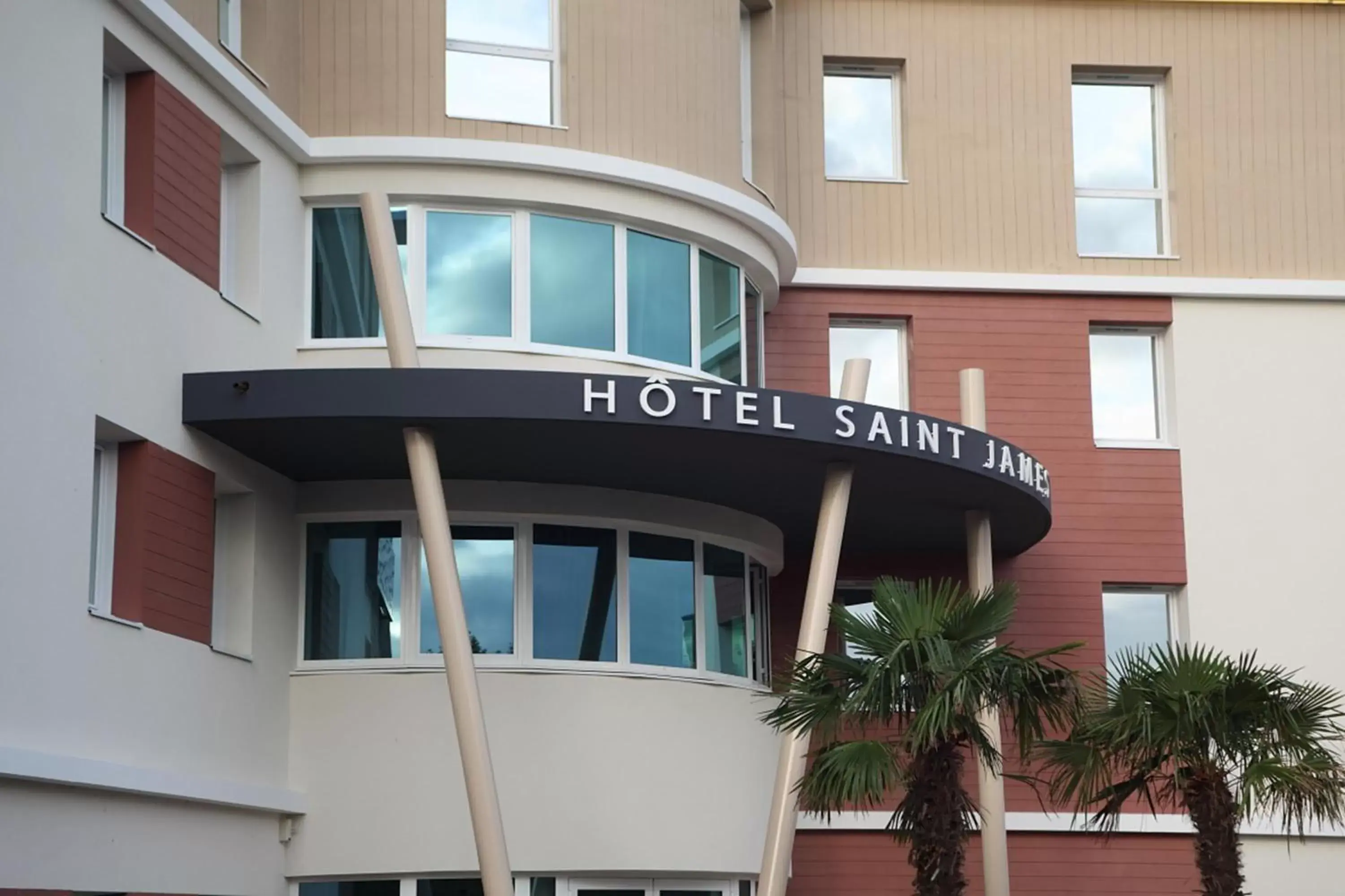 Facade/entrance, Property Building in The Originals Boutique Hotel Saint James, Montaigu-Vendée, Nantes Sud