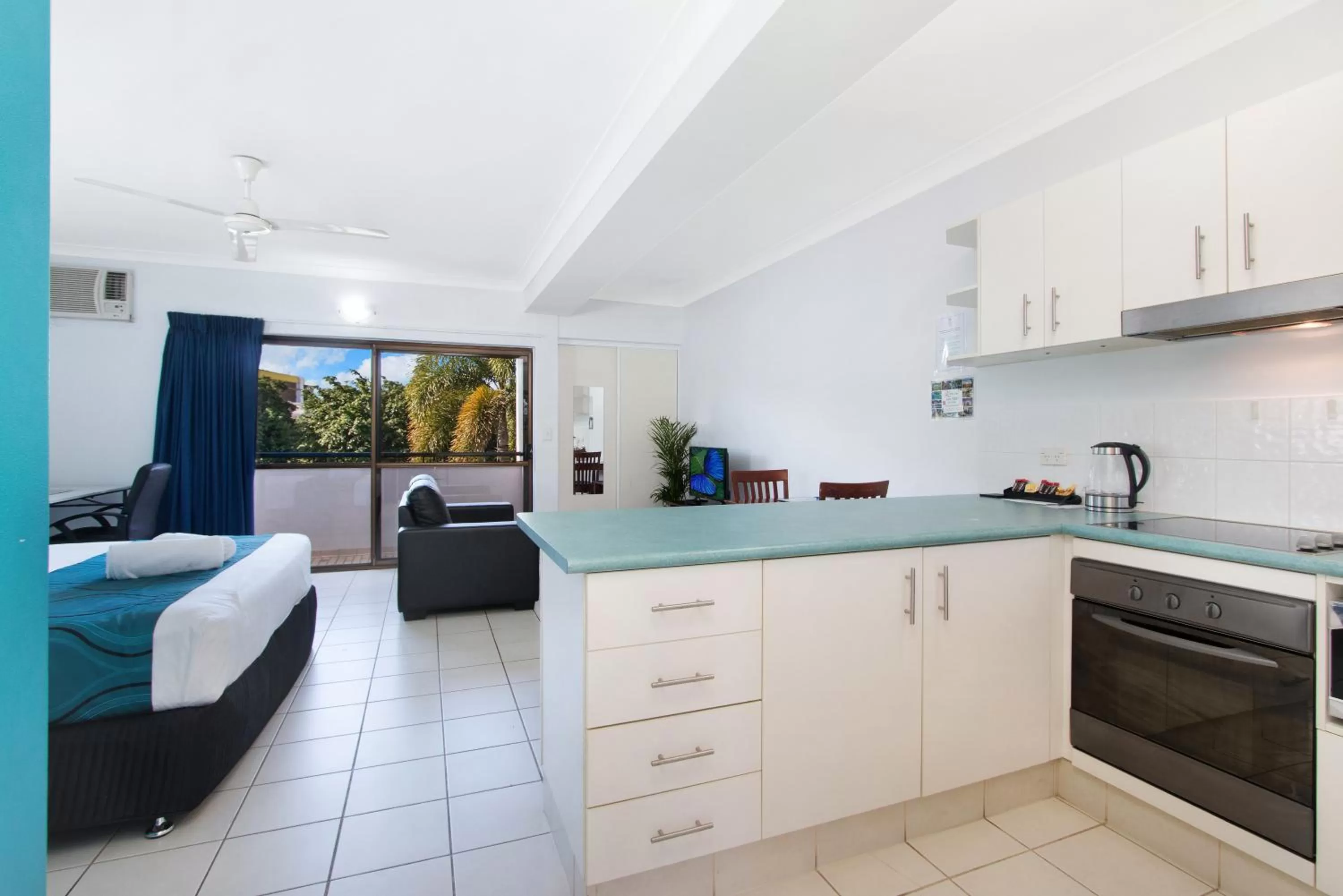 Kitchen or kitchenette in Cairns City Palms