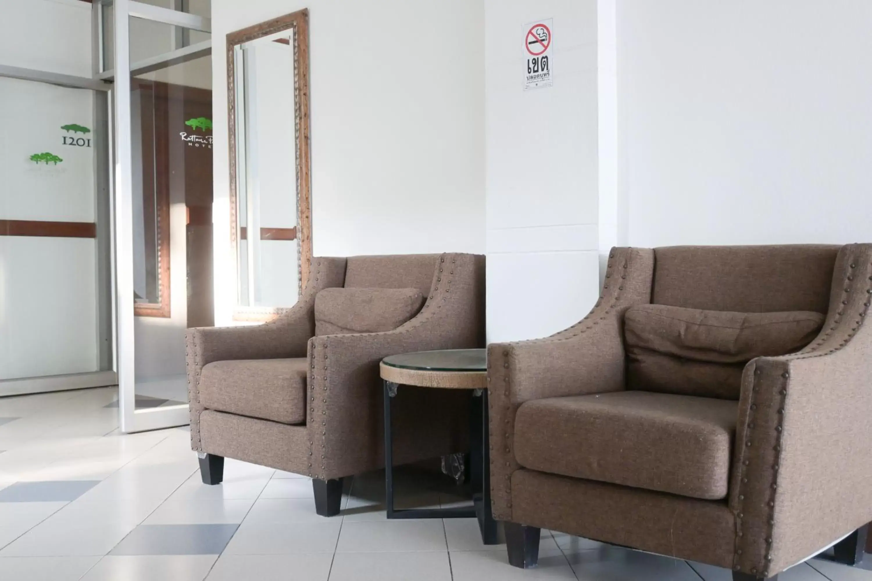 Seating Area in Rattana Park Hotel