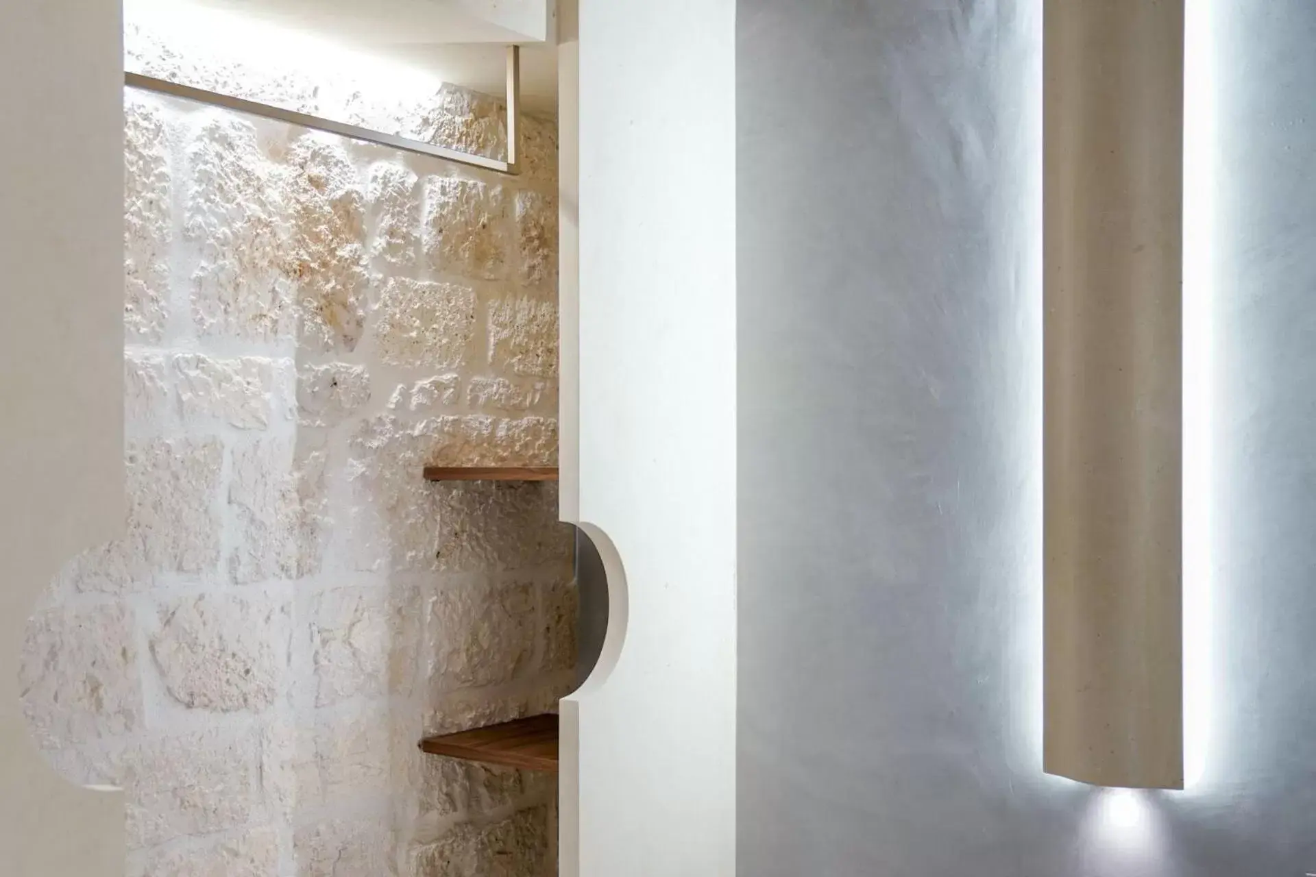 Shower in Vico Bianco Raro Villas Smart Rooms Collection