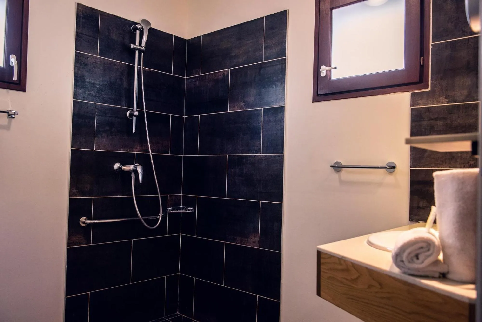 Shower in Tama Hotel