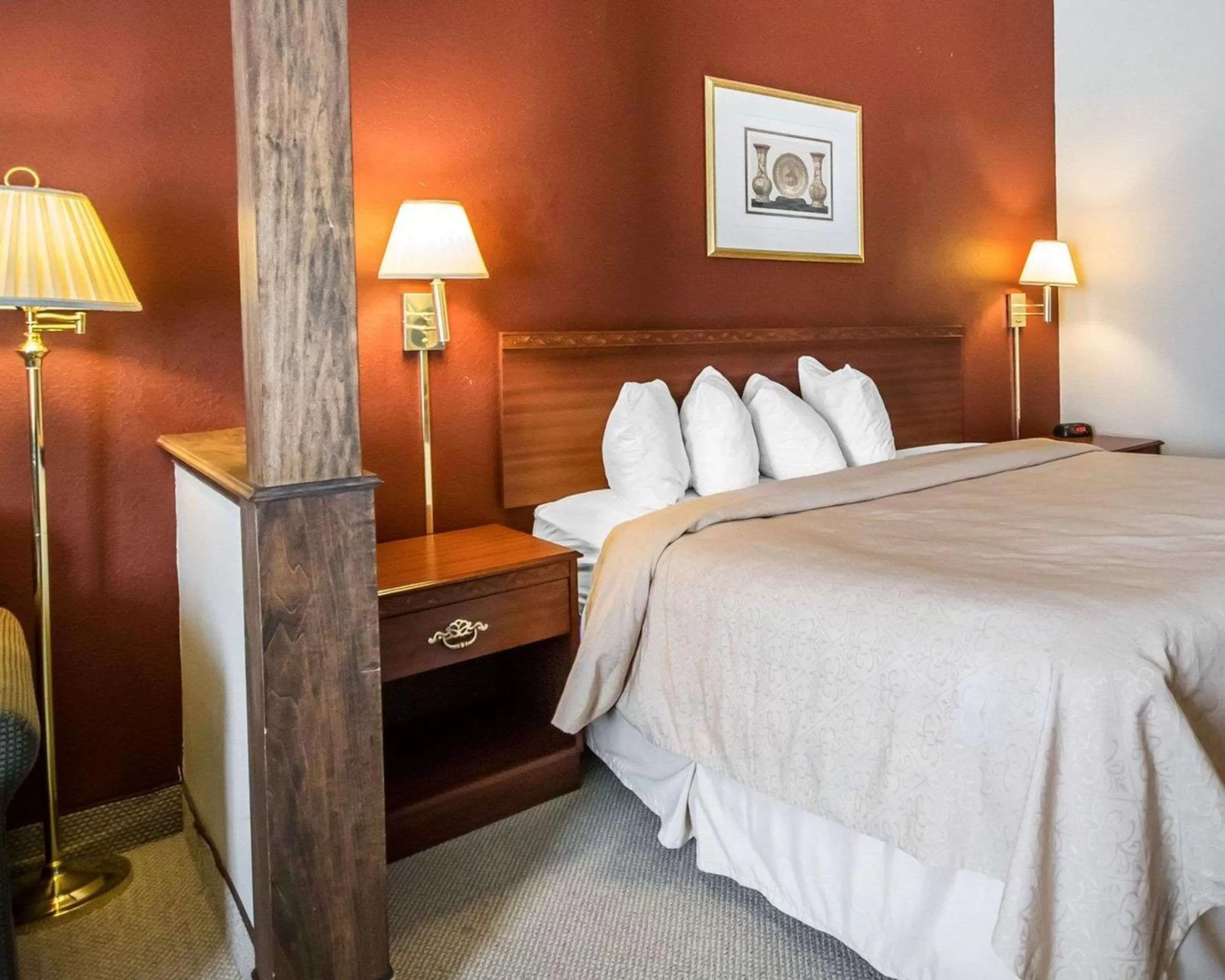 Photo of the whole room, Bed in Quality Inn & Suites Elizabethtown