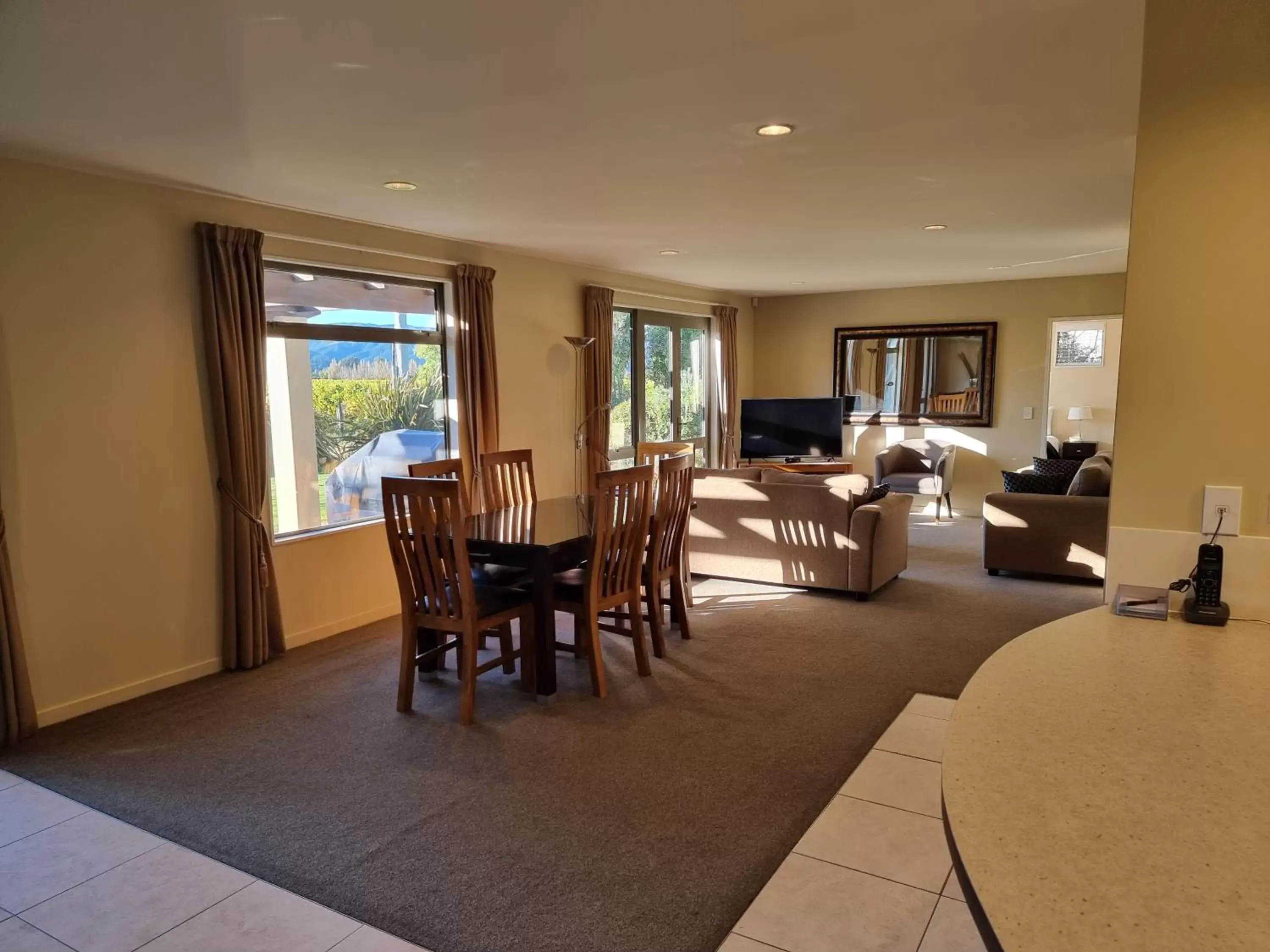 Living room, Dining Area in Vintners Retreat