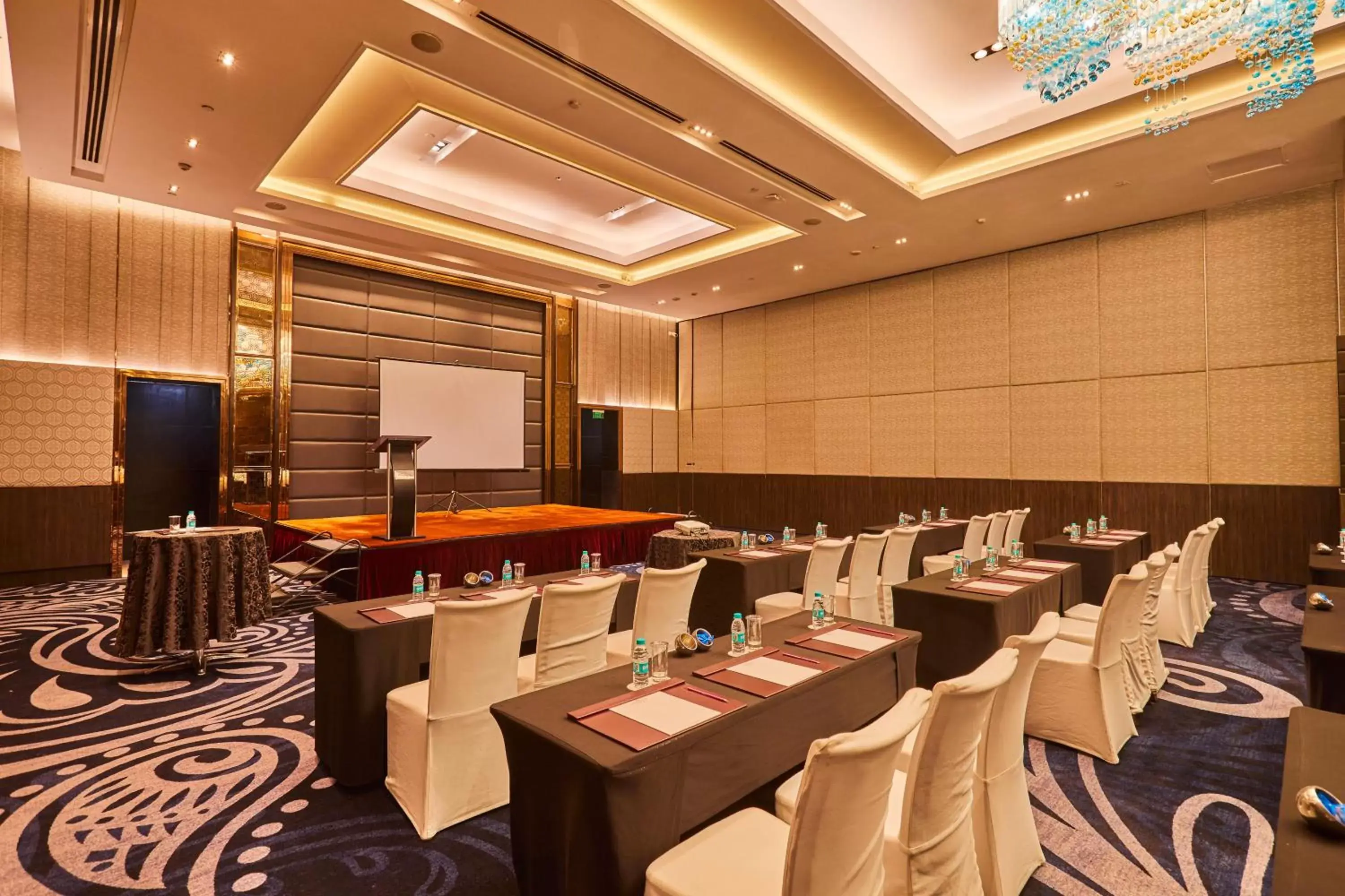 Banquet/Function facilities, Restaurant/Places to Eat in Crowne Plaza New Delhi Rohini, an IHG Hotel