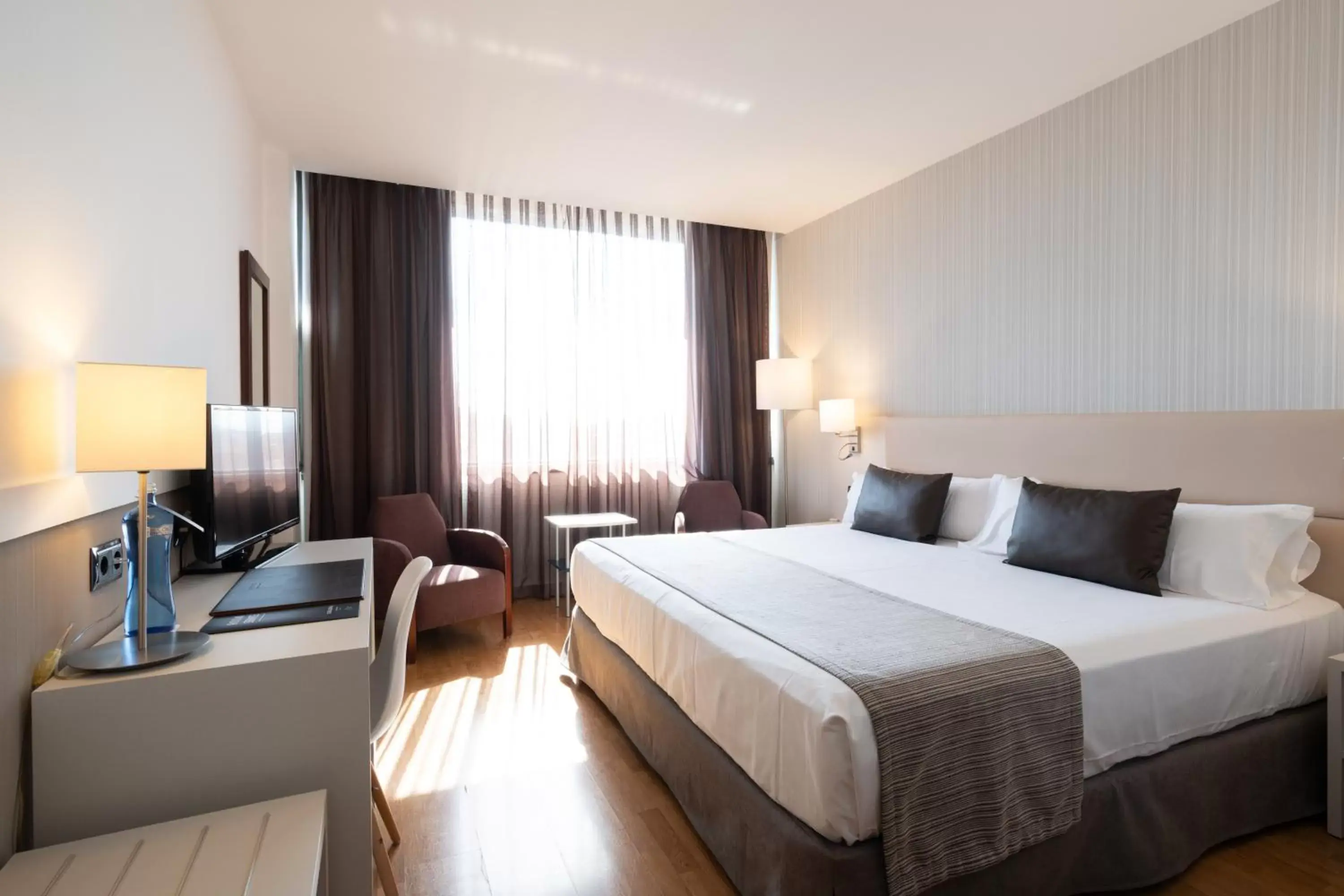 Bedroom, Bed in Catalonia Gran Hotel Verdi