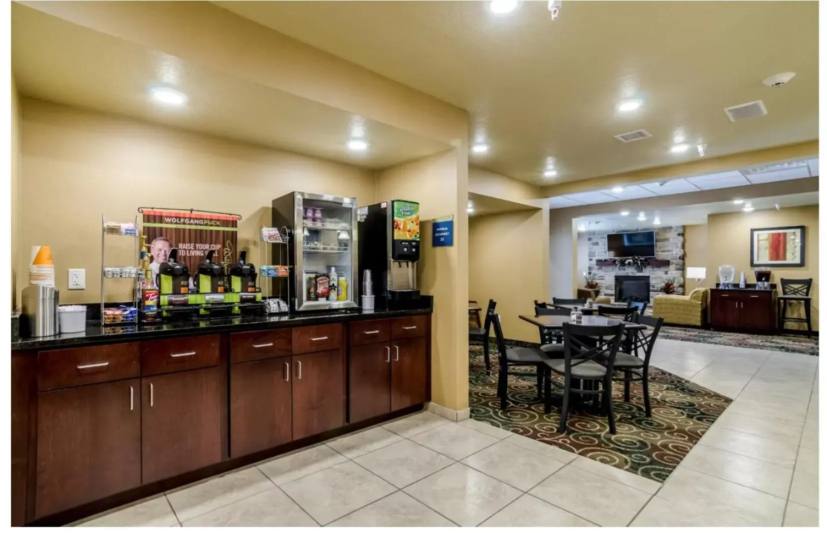 Food, Restaurant/Places to Eat in Cobblestone Inn & Suites Cambridge