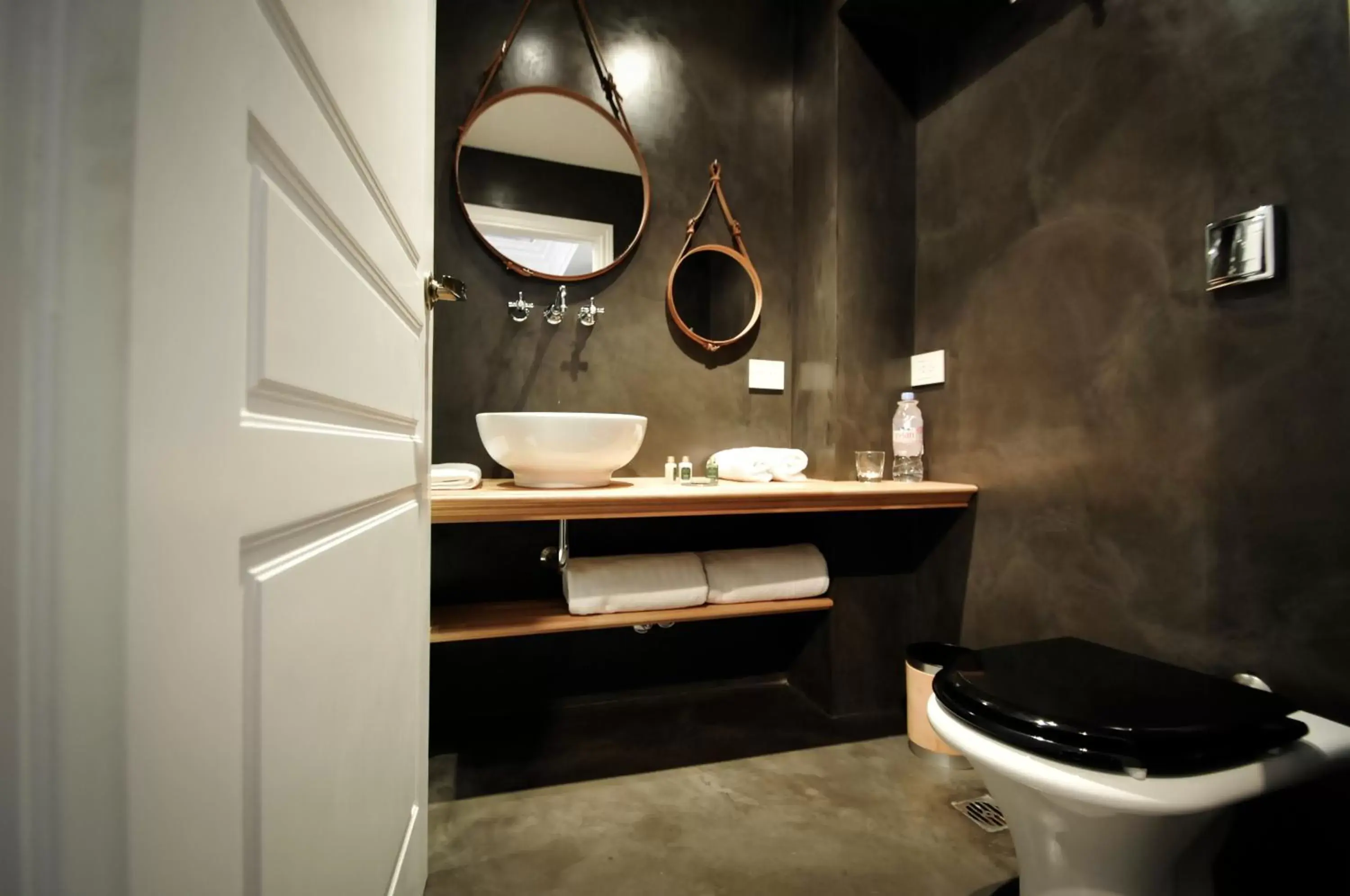 Toilet, Bathroom in Hotel Clasico