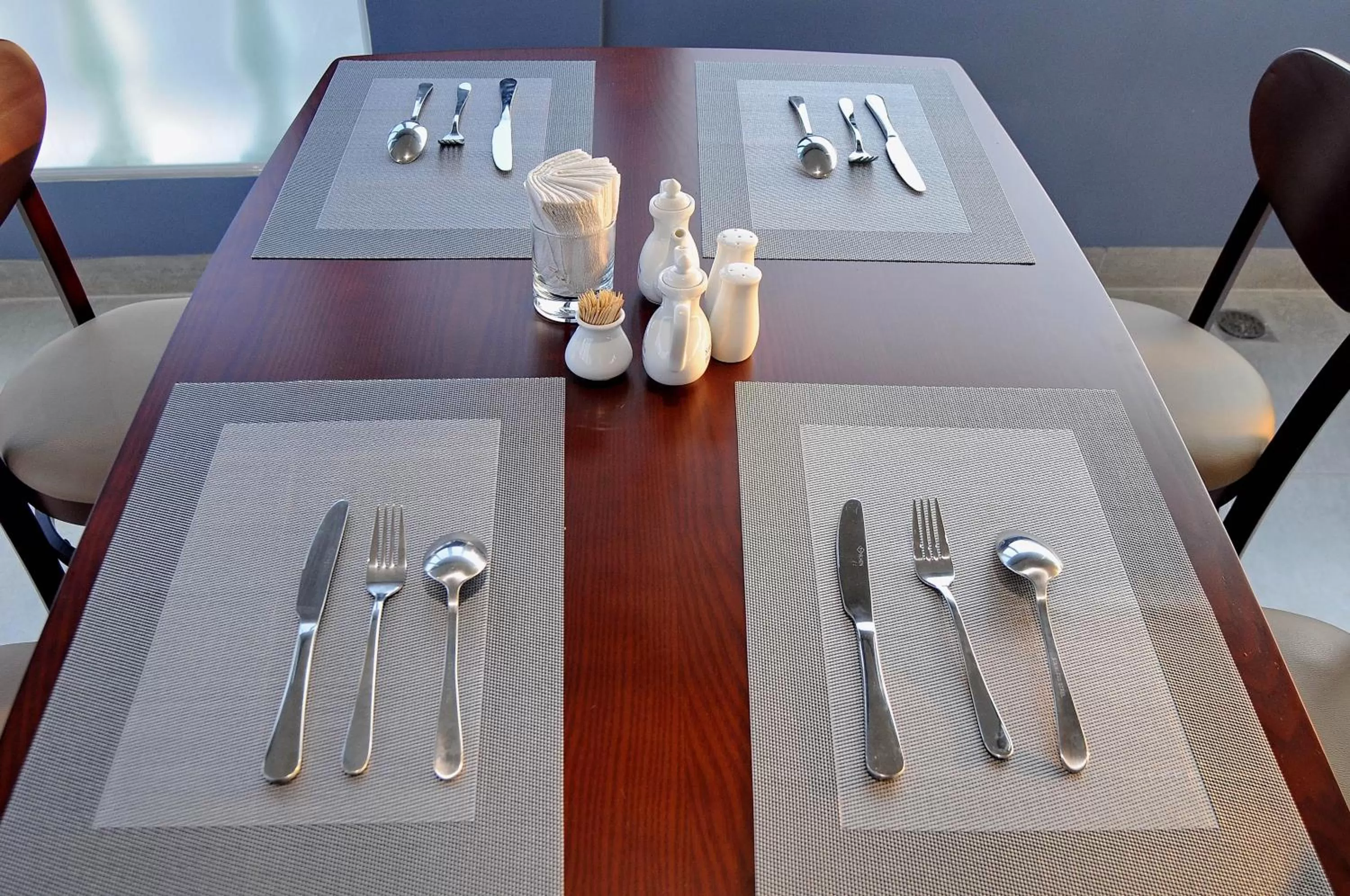 Restaurant/places to eat in Arise Seaside Hotel