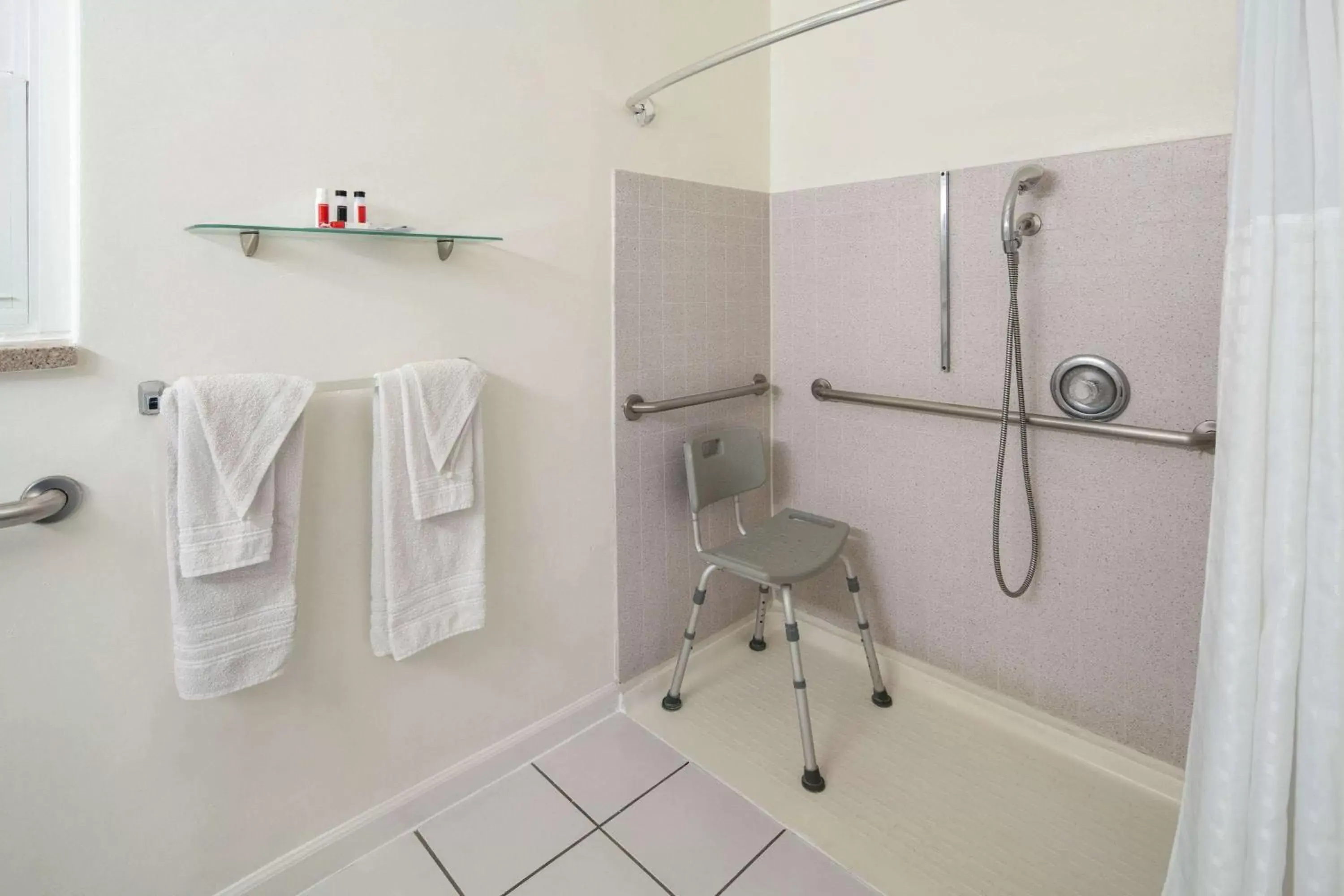 Shower, Bathroom in Travelodge by Wyndham Burbank-Glendale