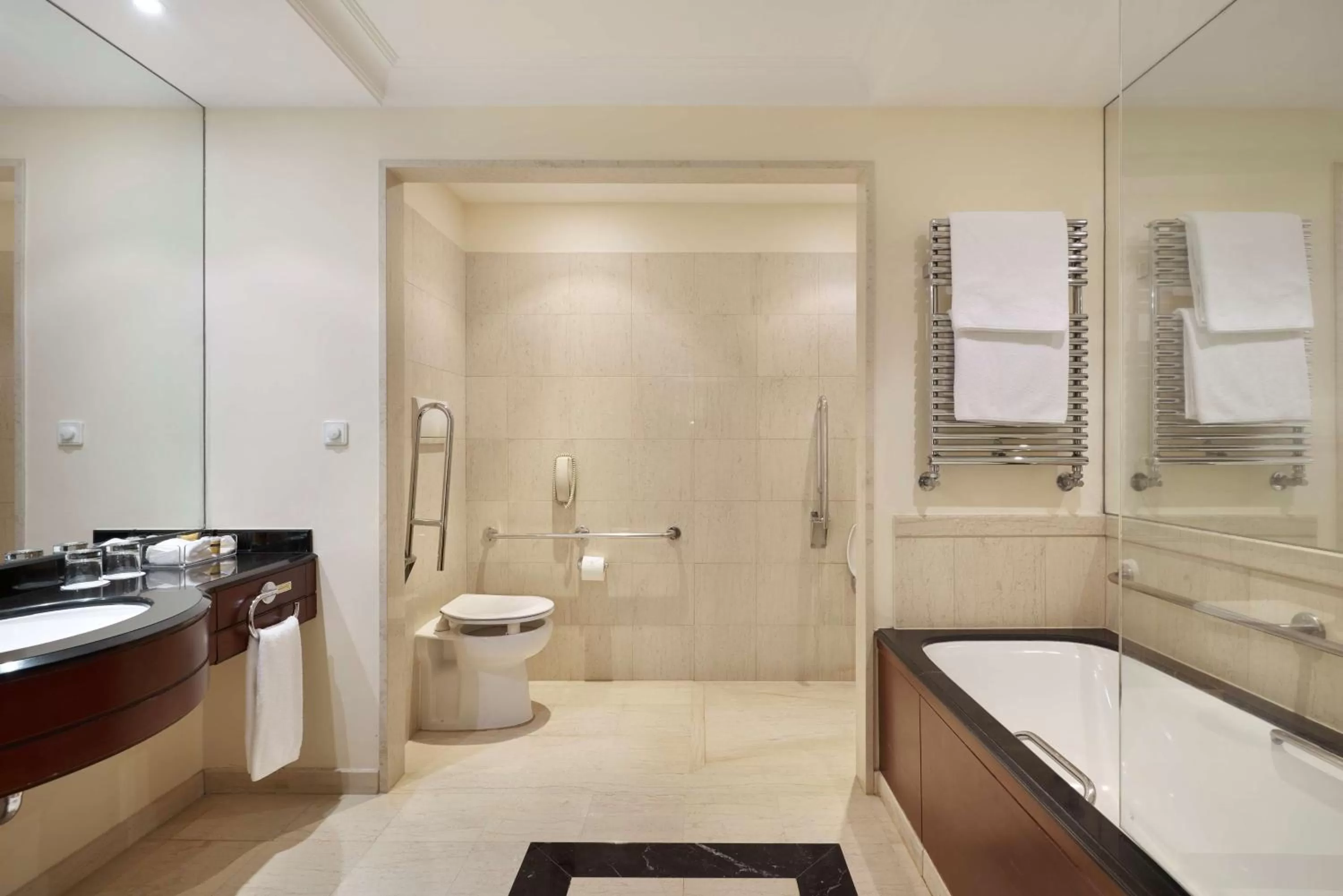 Bathroom in Hyatt Regency Thessaloniki