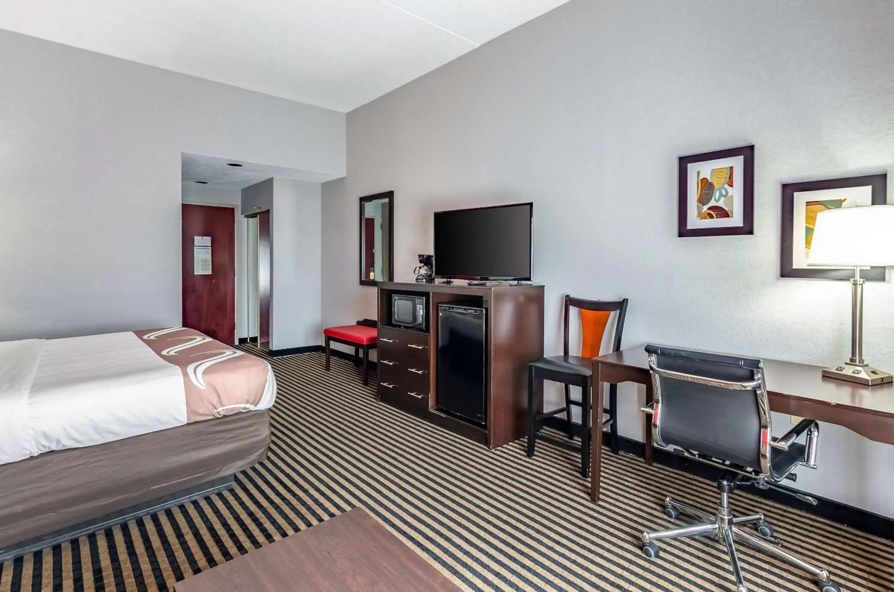 Photo of the whole room, TV/Entertainment Center in Quality Inn & Suites Abingdon