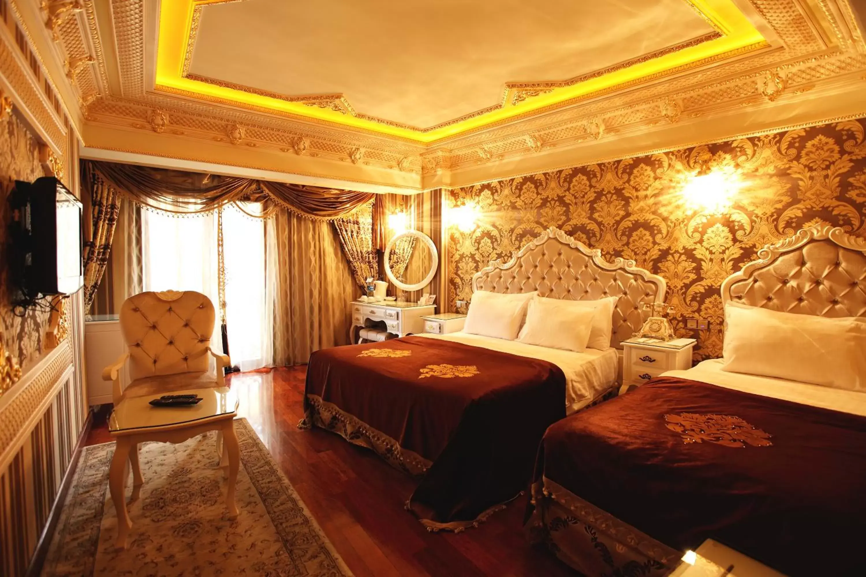 Photo of the whole room, Bed in Deluxe Golden Horn Sultanahmet Hotel