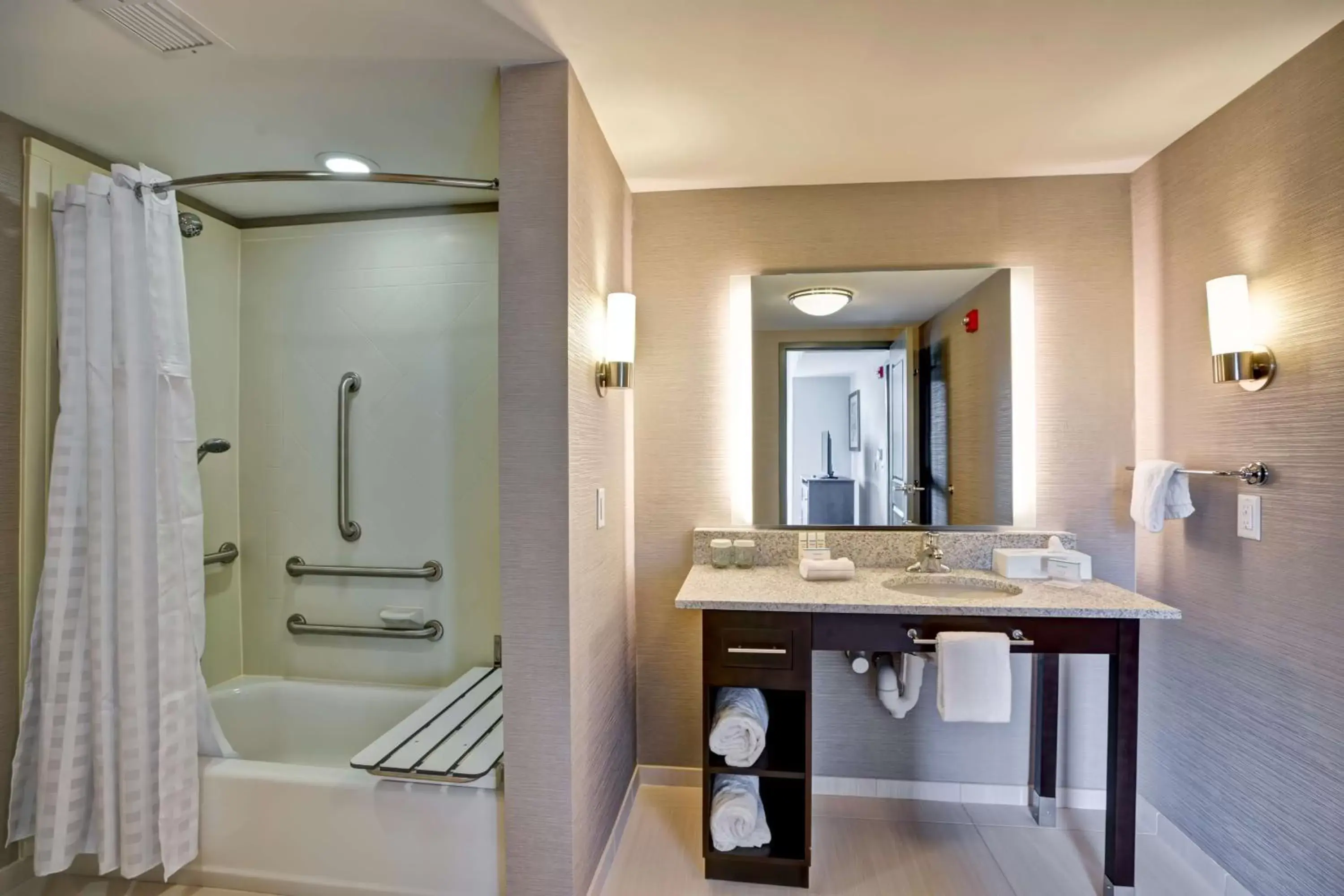 Bathroom in Homewood Suites by Hilton Christiansburg