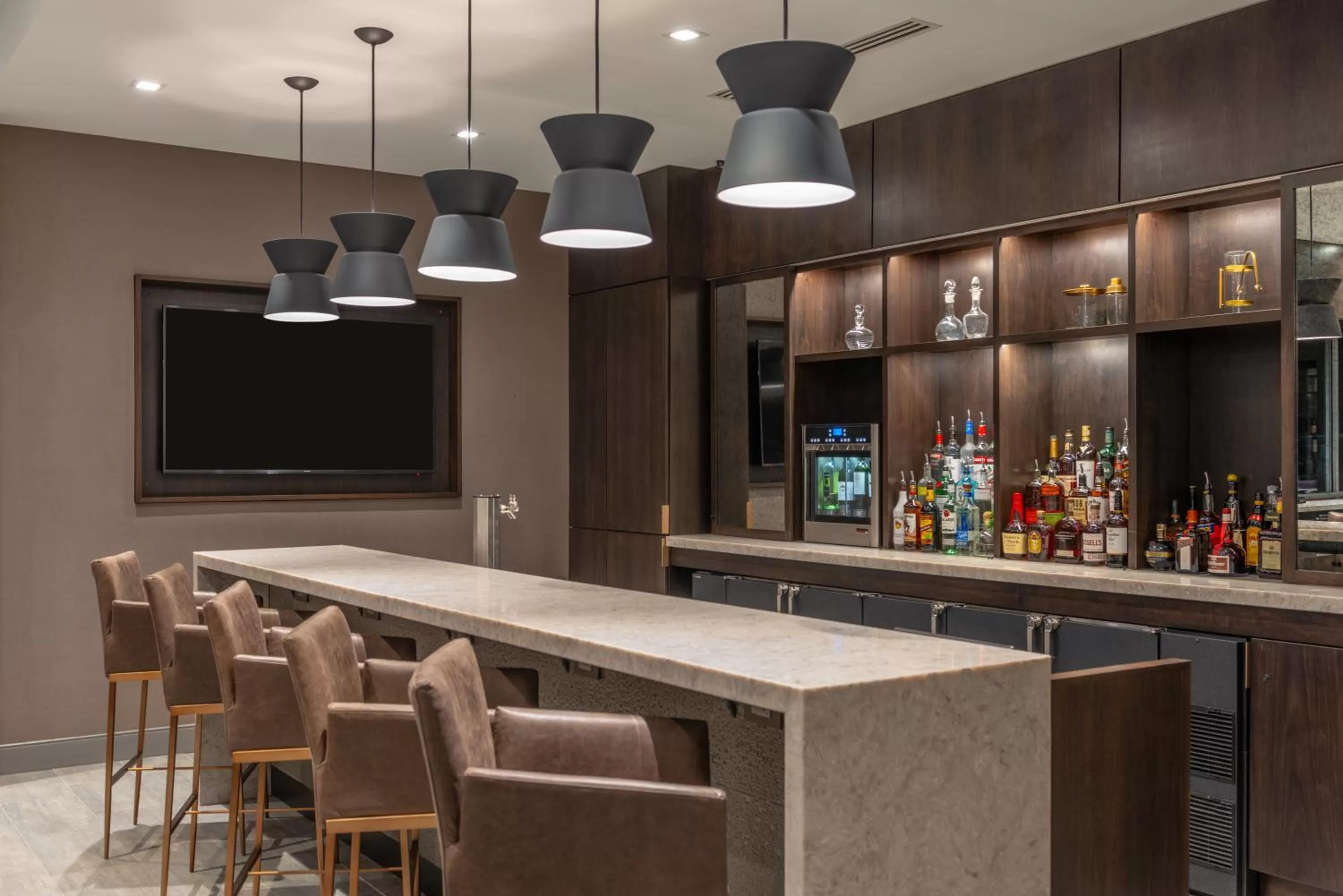 Lounge or bar in Holiday Inn Boston Logan Airport - Chelsea by IHG