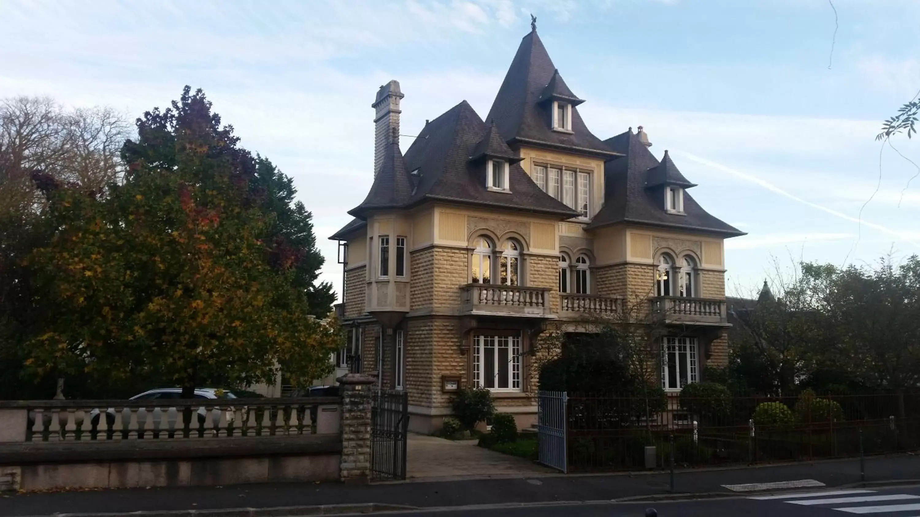 Facade/entrance, Property Building in Le Castel Guesthouse