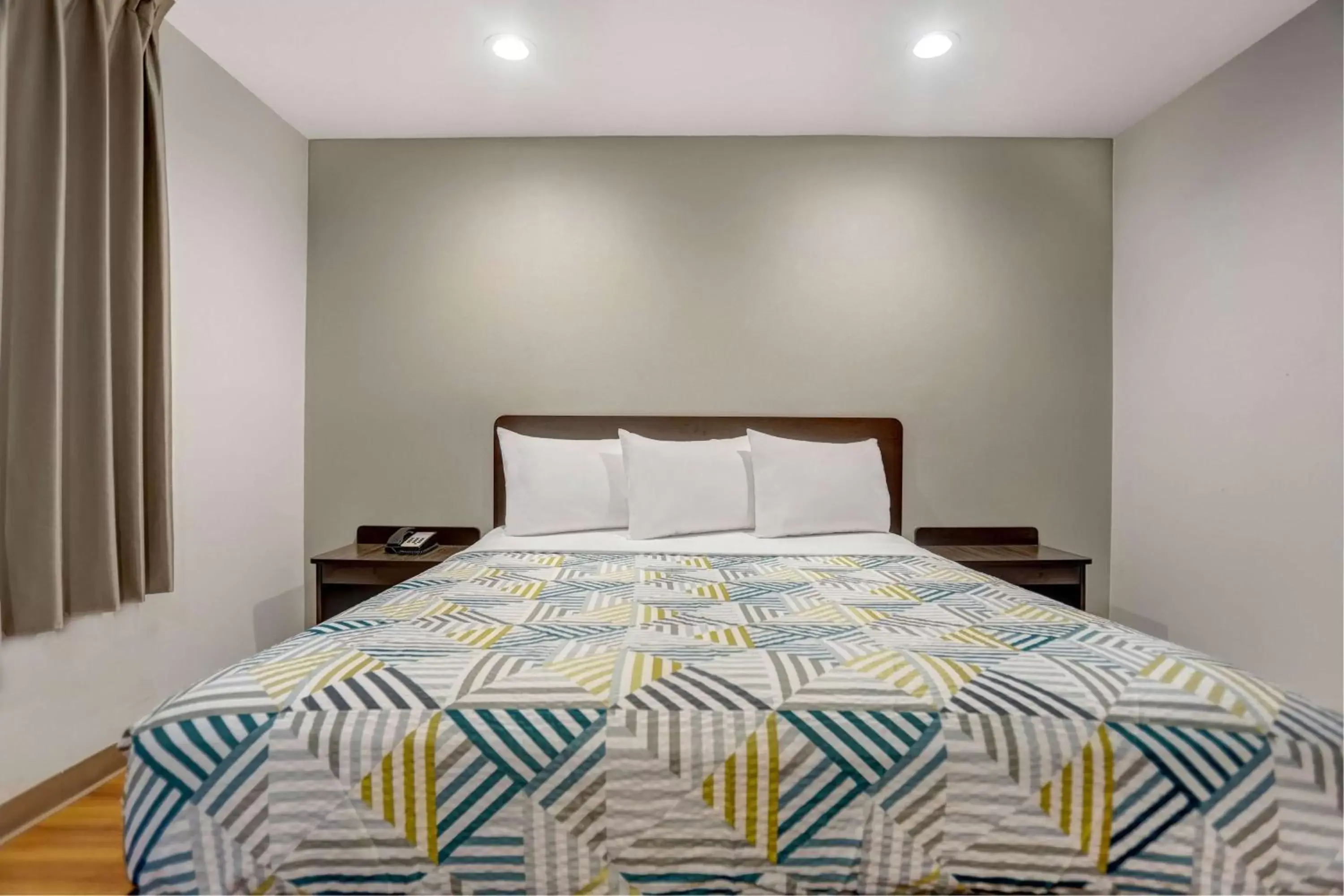 Bedroom, Bed in Motel 6-La Mesa, CA