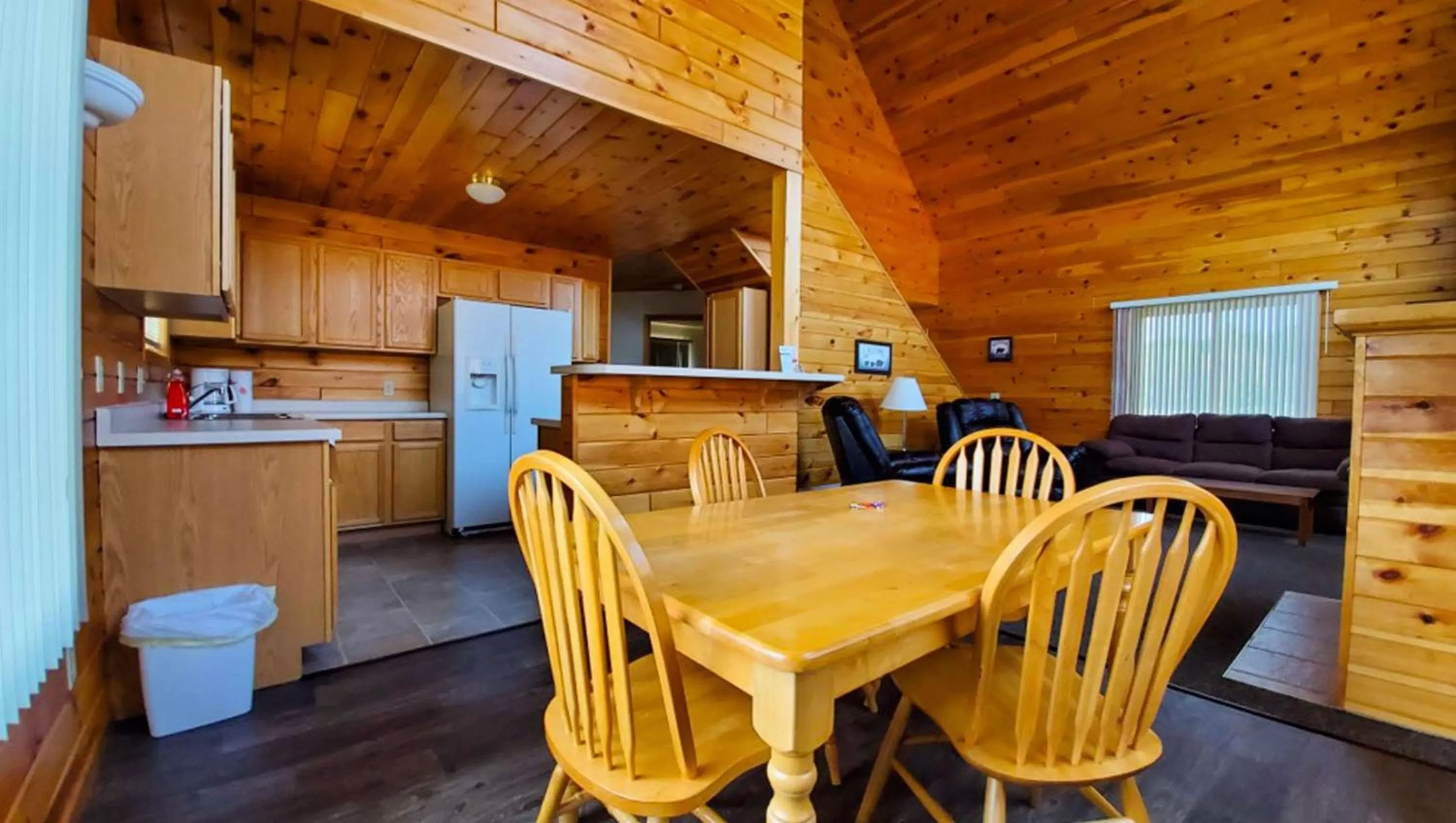 Photo of the whole room in Jasper Ridge Inn Ishpeming