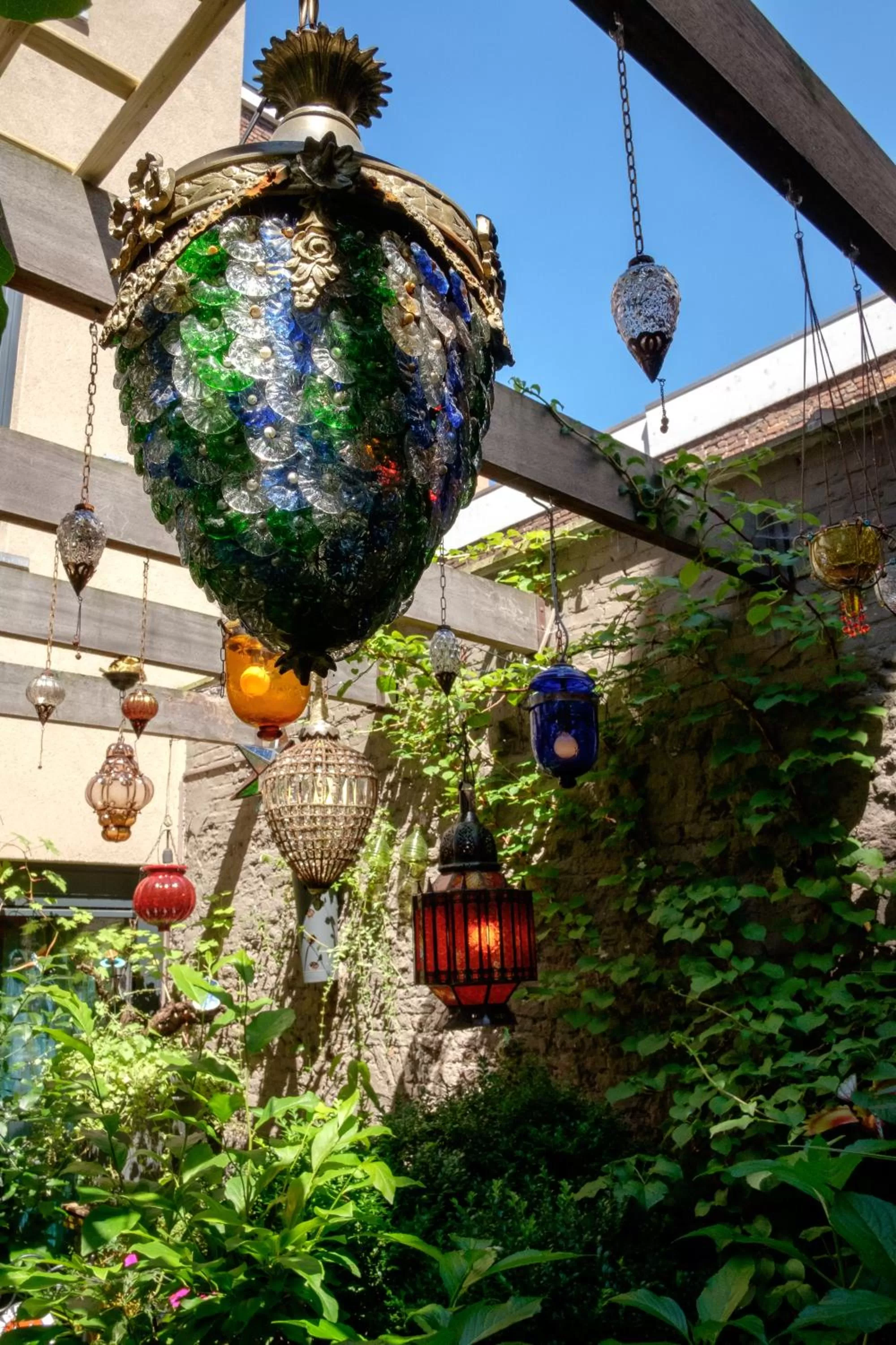 Day in Hotel Diamonds and Pearls