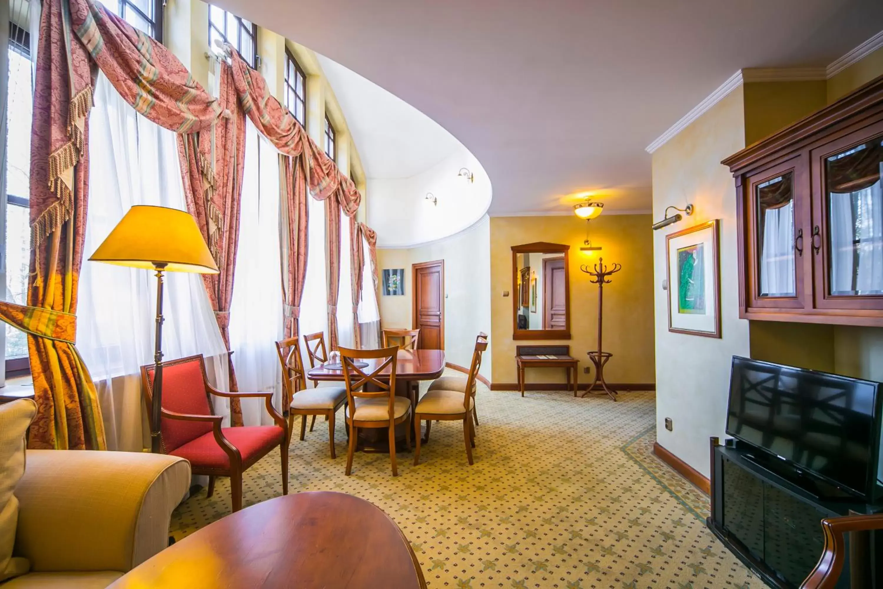 TV and multimedia, Seating Area in Hotel Opera