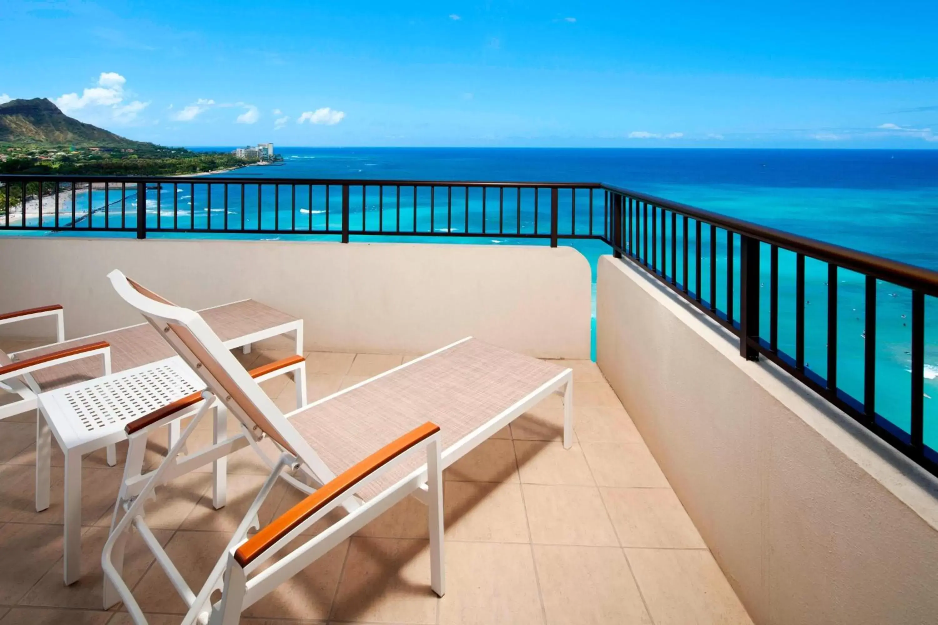 Photo of the whole room, Balcony/Terrace in Moana Surfrider, A Westin Resort & Spa, Waikiki Beach