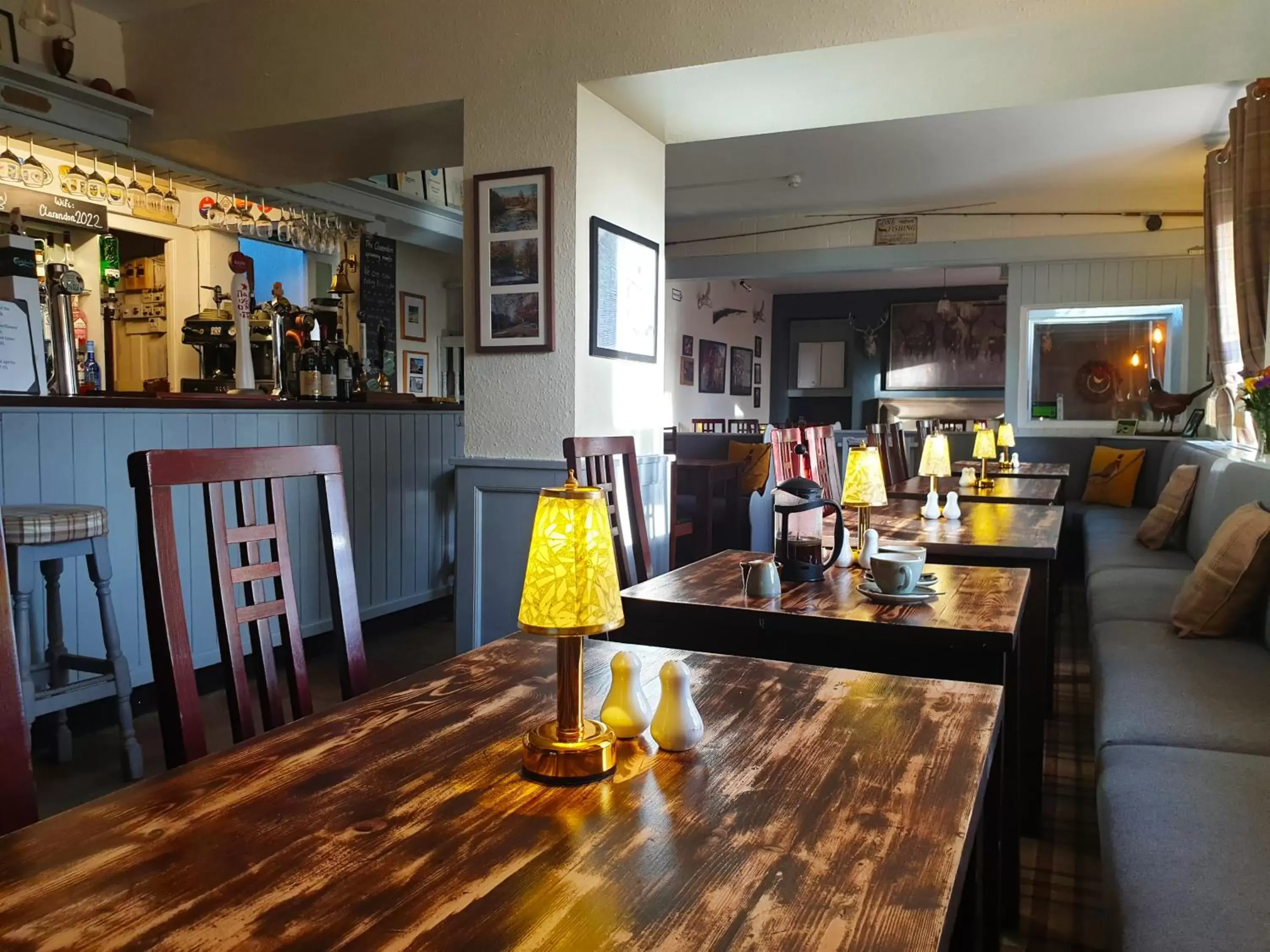 Restaurant/places to eat, Lounge/Bar in The Clarendon Country Pub with rooms