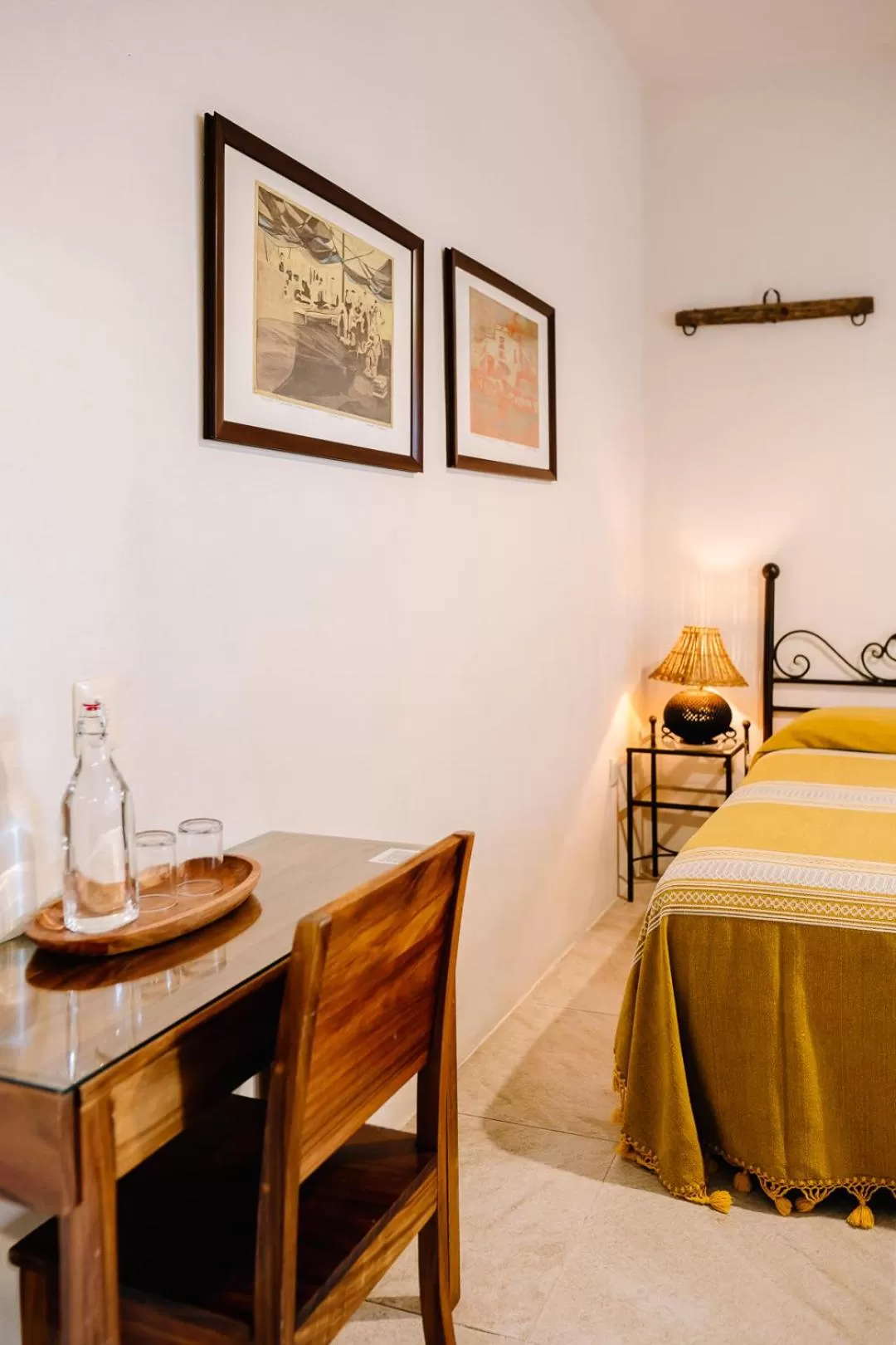 Photo of the whole room, Bed in La Casa Carlota