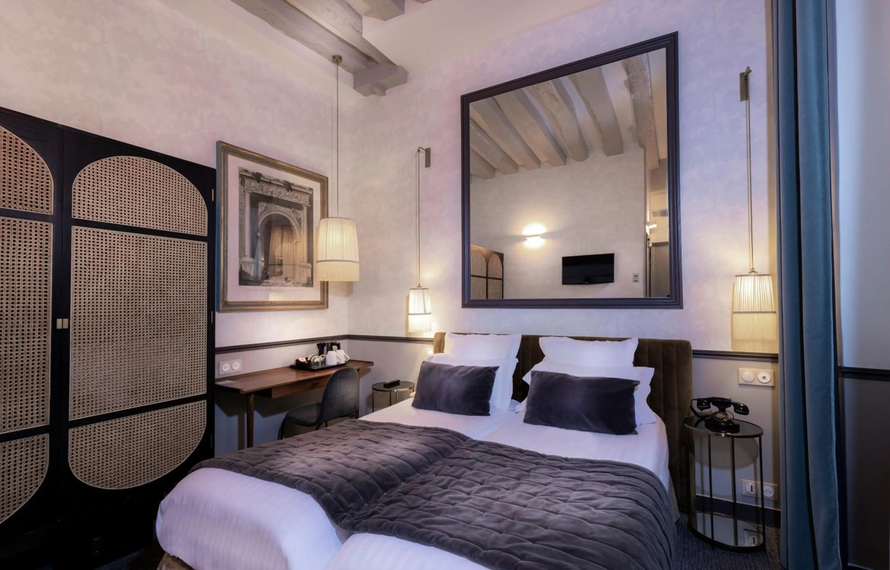 Bedroom, Bed in Dauphine Saint Germain