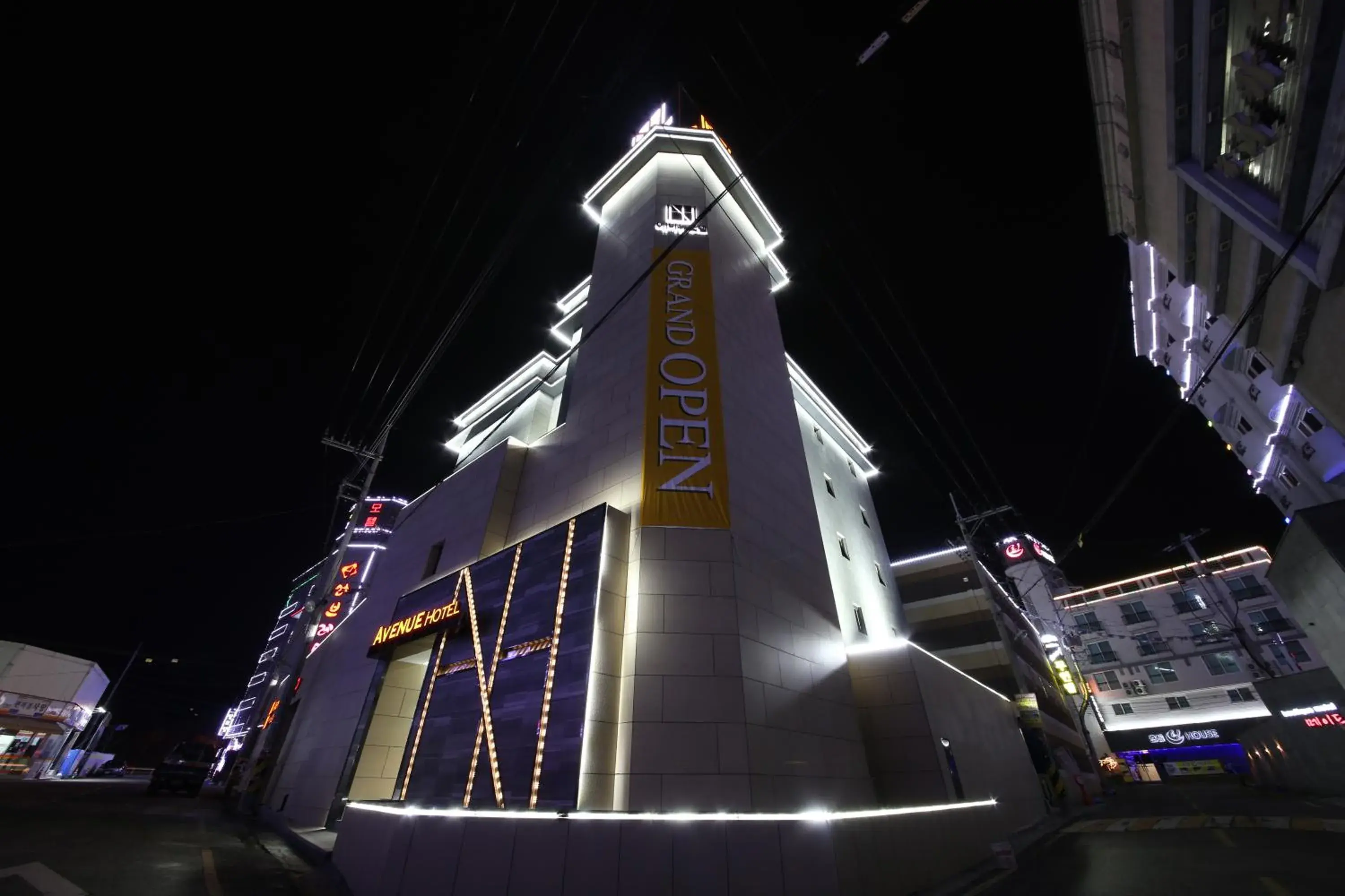 Facade/entrance, Property Building in Avenue Hotel