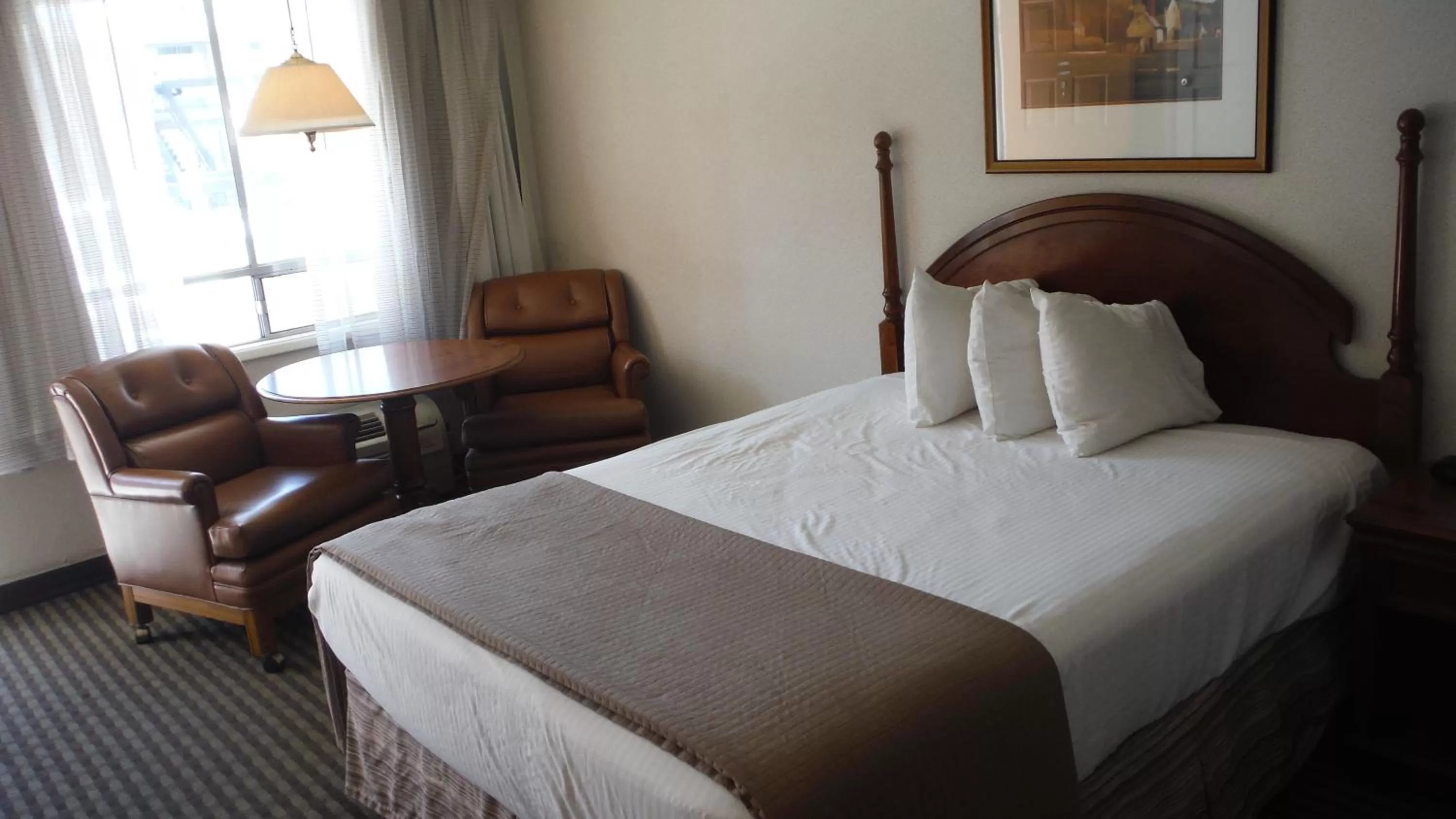 Bedroom, Bed in Thunderbird Motel