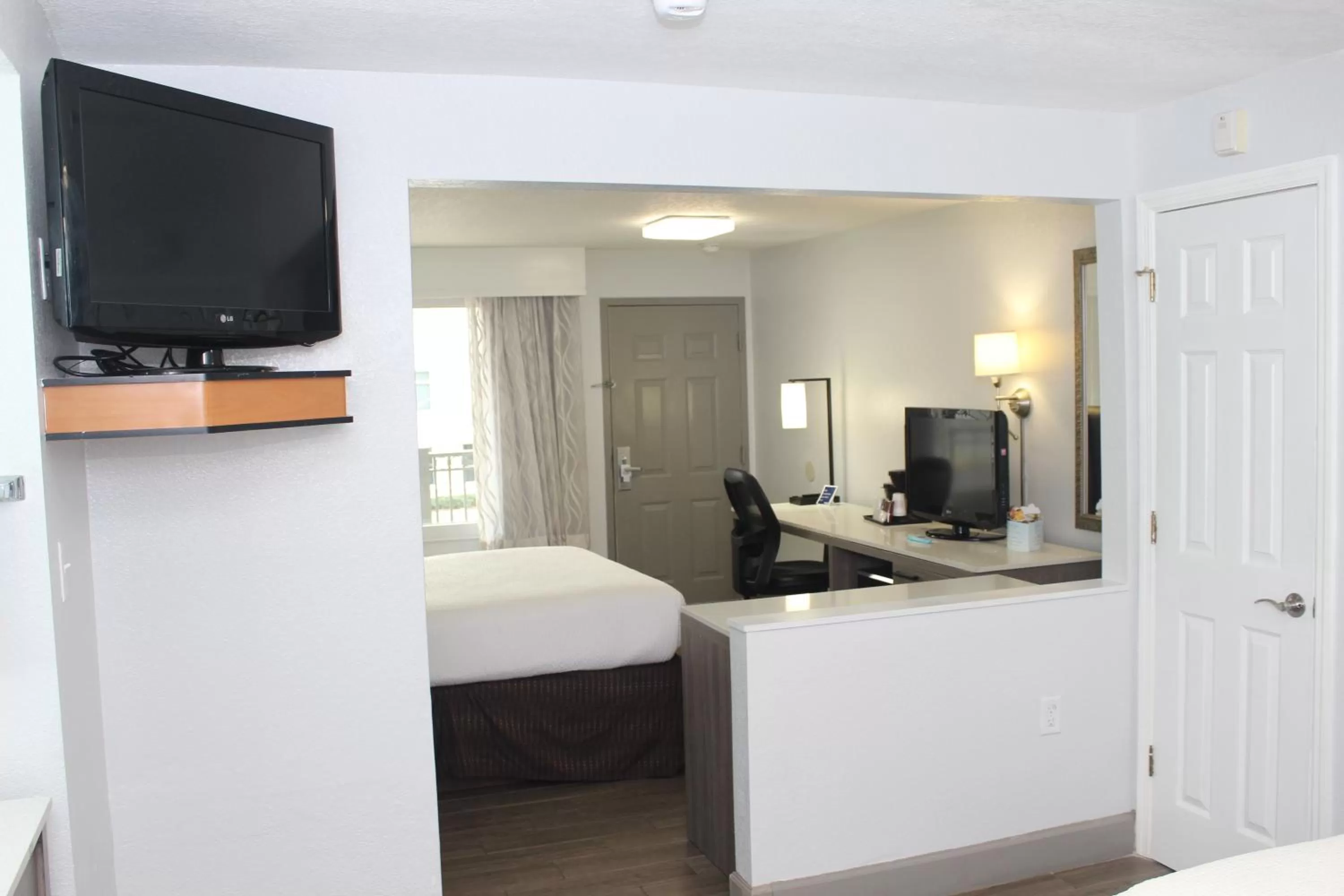 Photo of the whole room, Bed in La Quinta by Wyndham Oceanfront Daytona Beach