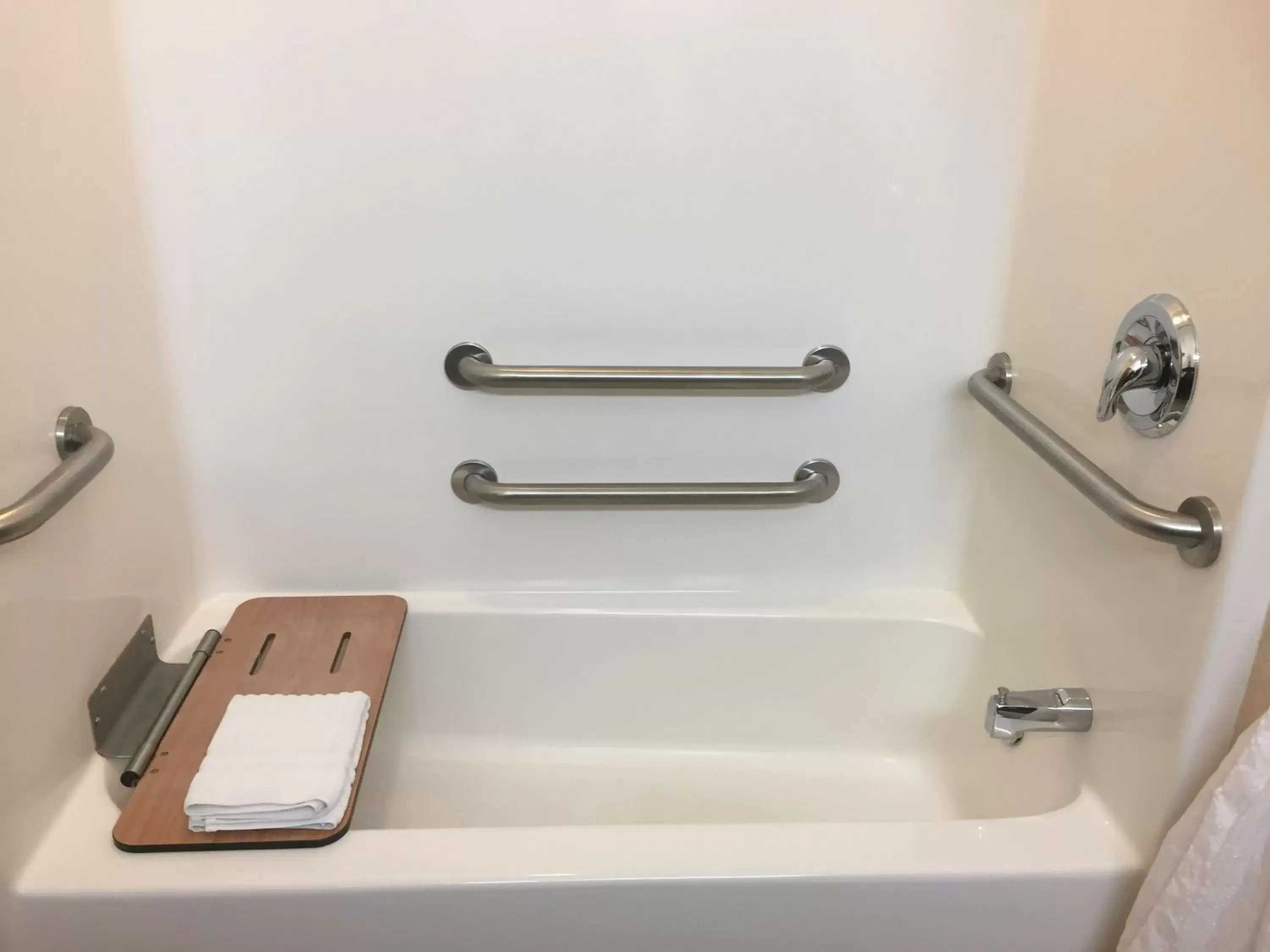 Shower, Bathroom in Cobblestone Suites - Ripon