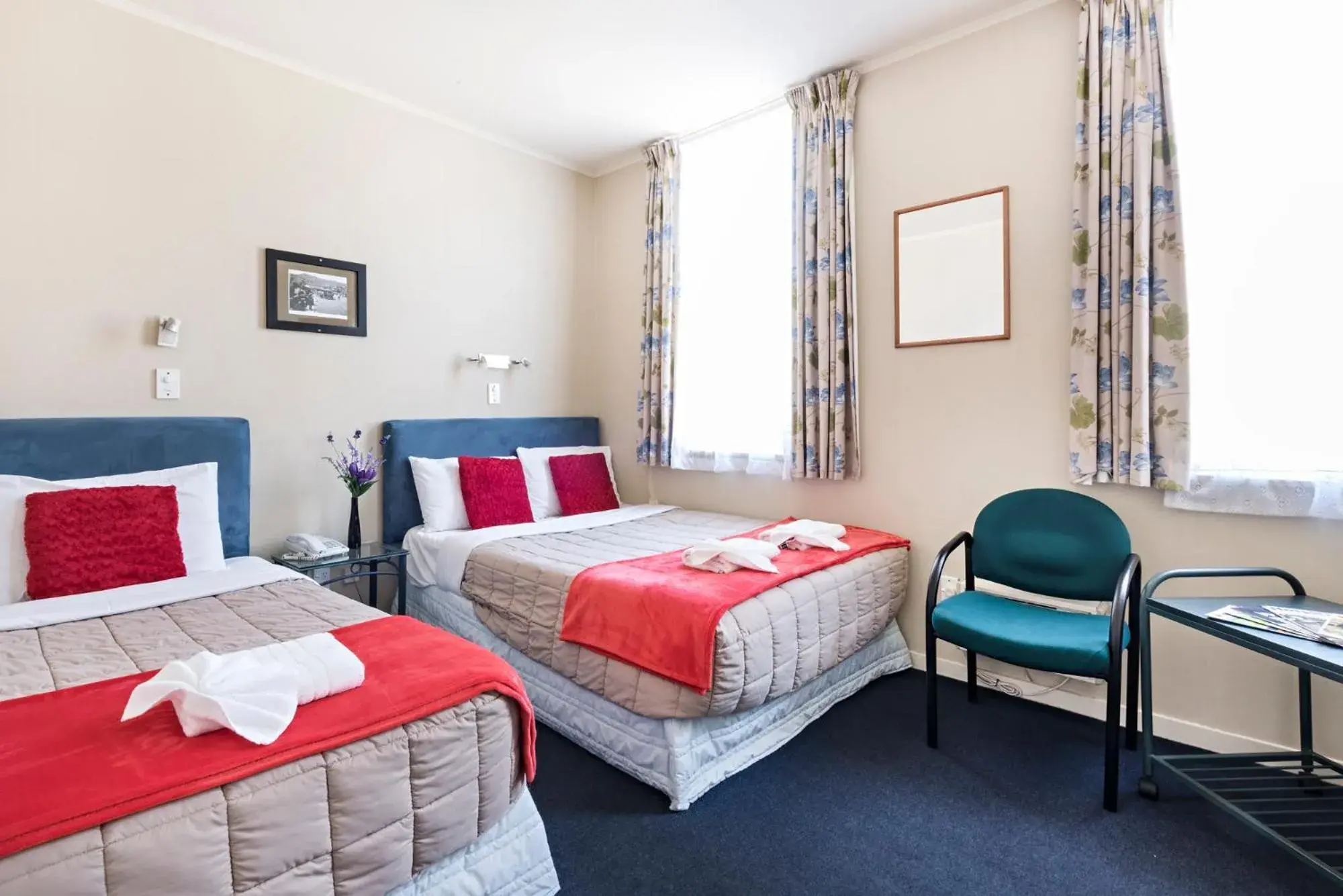 Seating area, Bed in Halswell Lodge