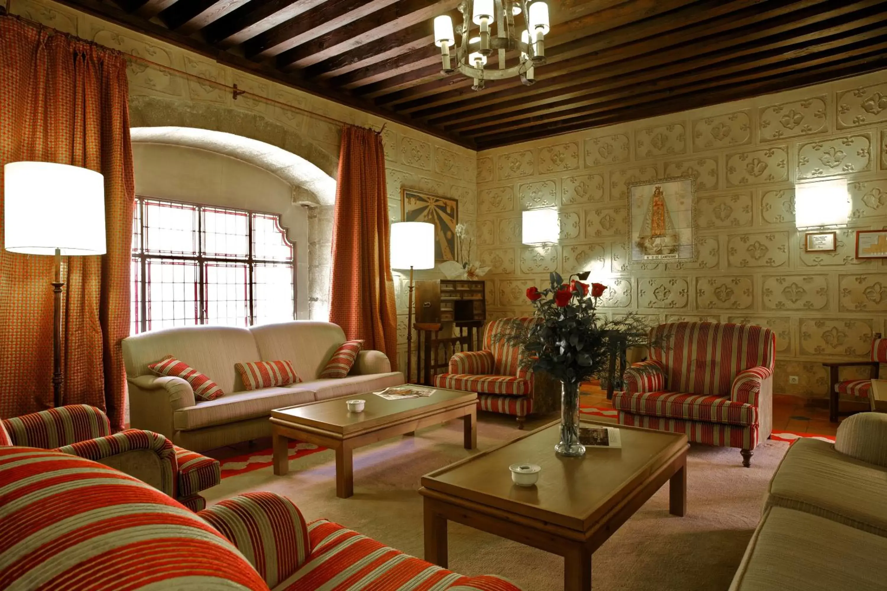 Communal lounge/ TV room, Seating Area in Parador de Ávila