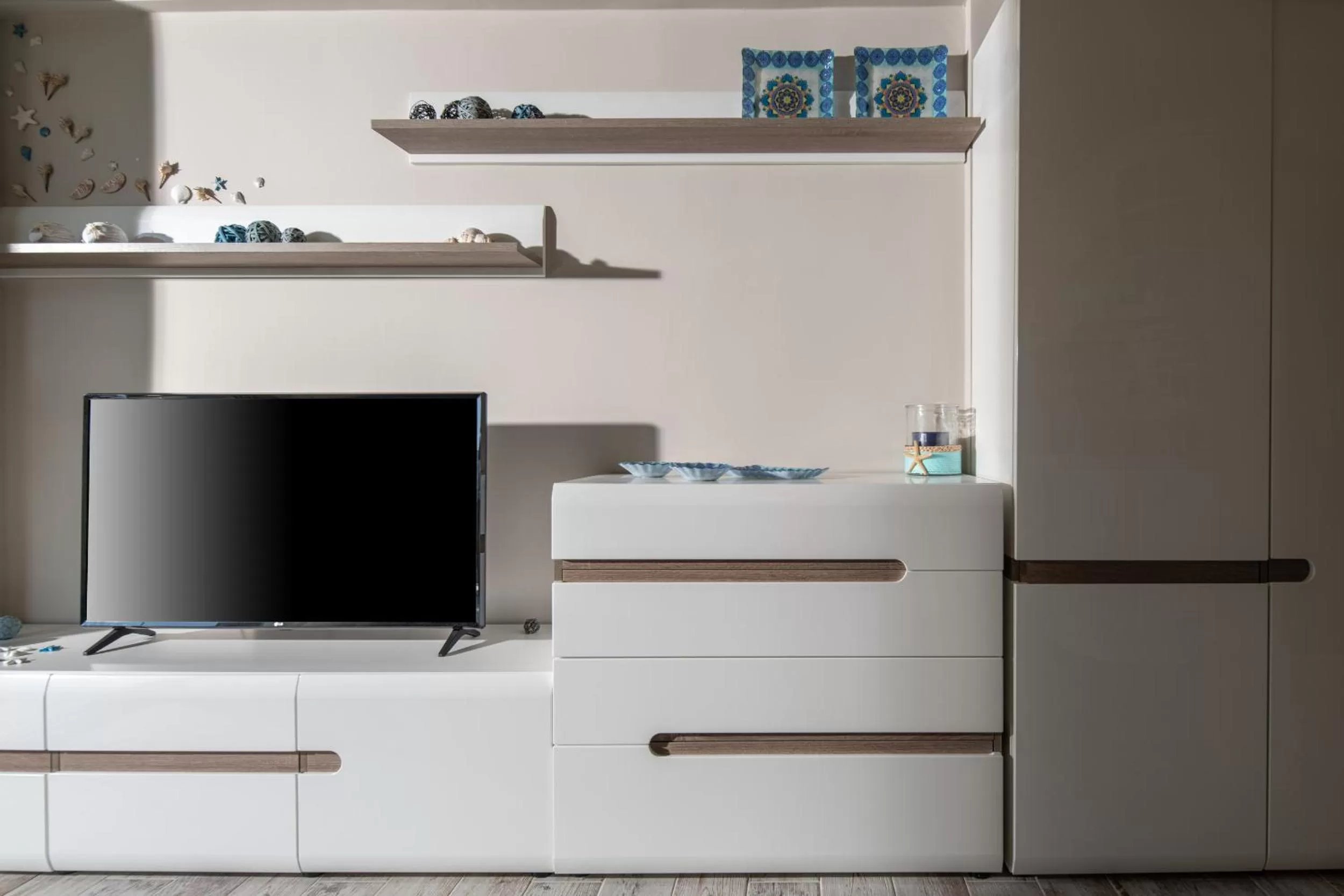 Communal lounge/ TV room in Villa Sara