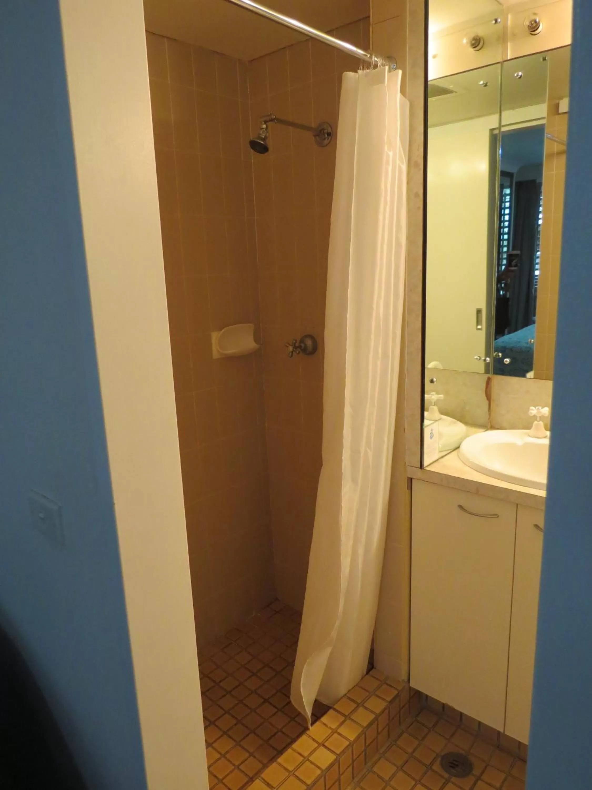 Bathroom in Manly Paradise Motel & Apartments