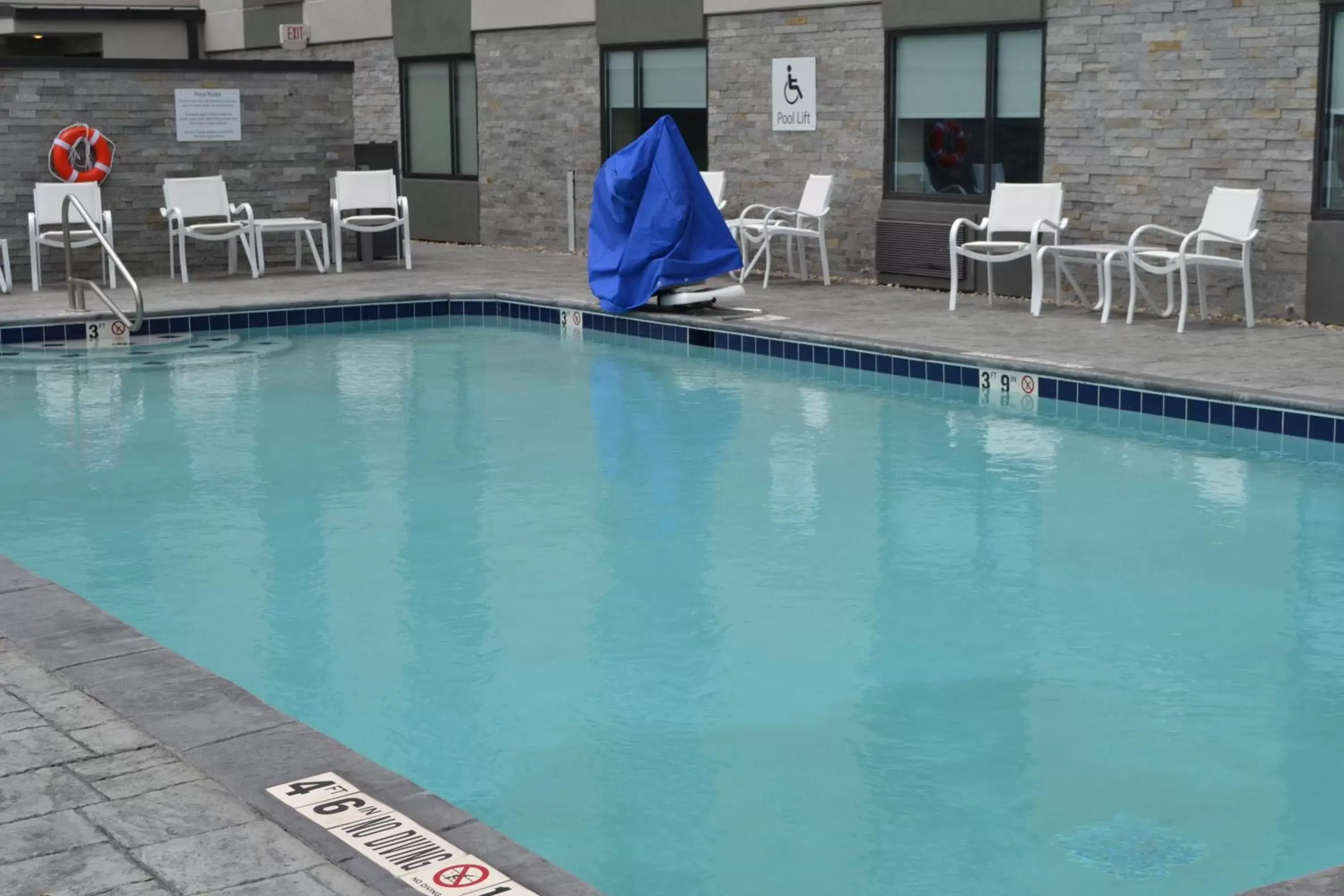 Swimming pool in Holiday Inn - Columbus by IHG Swimming pool in Holiday Inn - Columbus by IHG