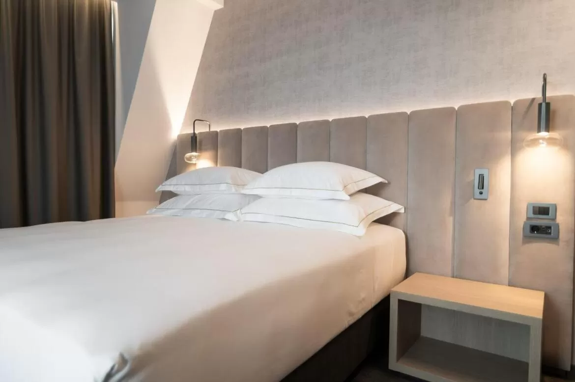 Bed in Elegans Hotel Brdo