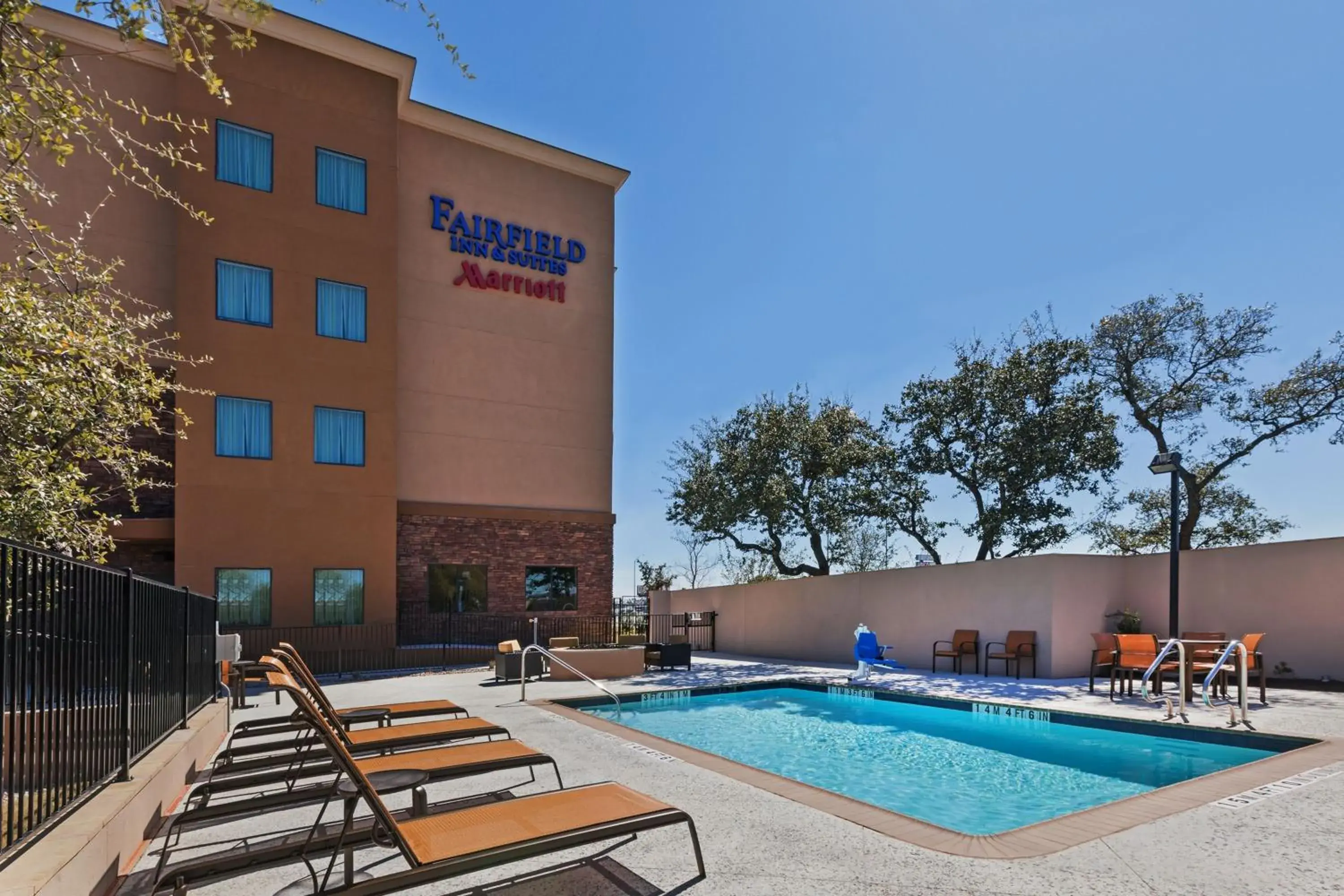 Swimming pool, Property Building in Fairfield Inn and Suites by Marriott Austin Northwest/Research Blvd