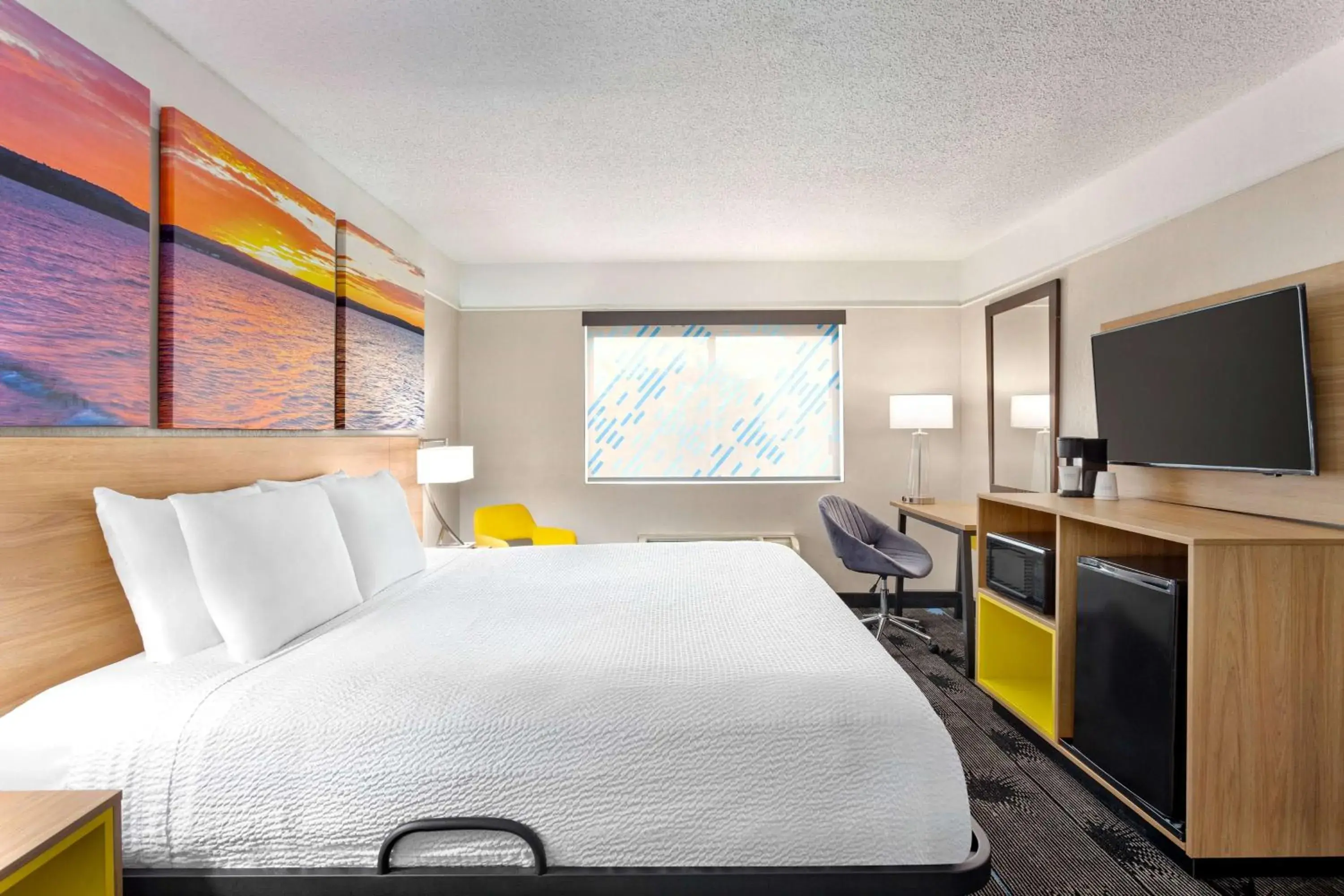 Photo of the whole room, Bed in Days Inn by Wyndham Kansas City International Airport