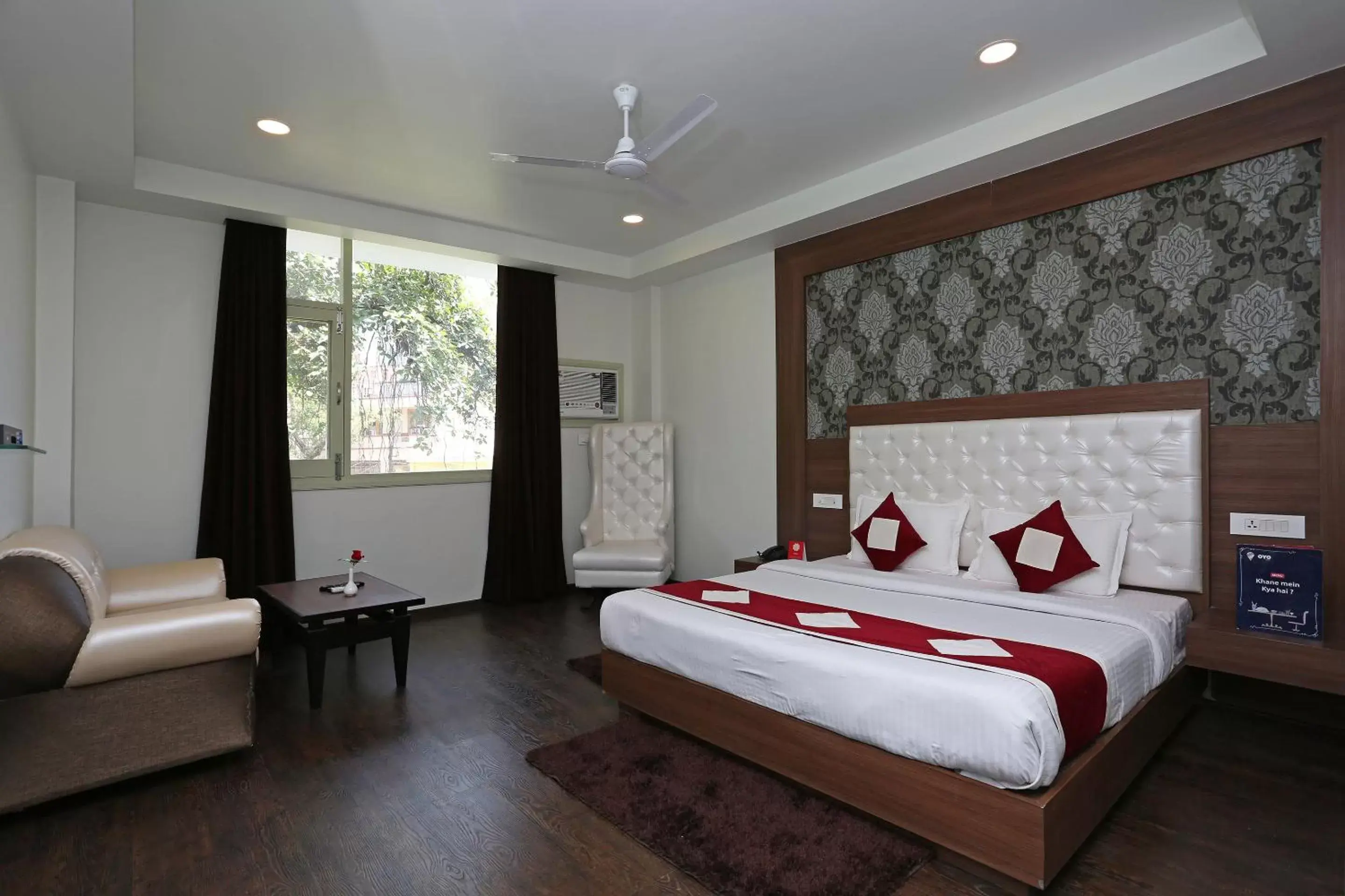 Bedroom, Bed in Hotel The Royal Krishna