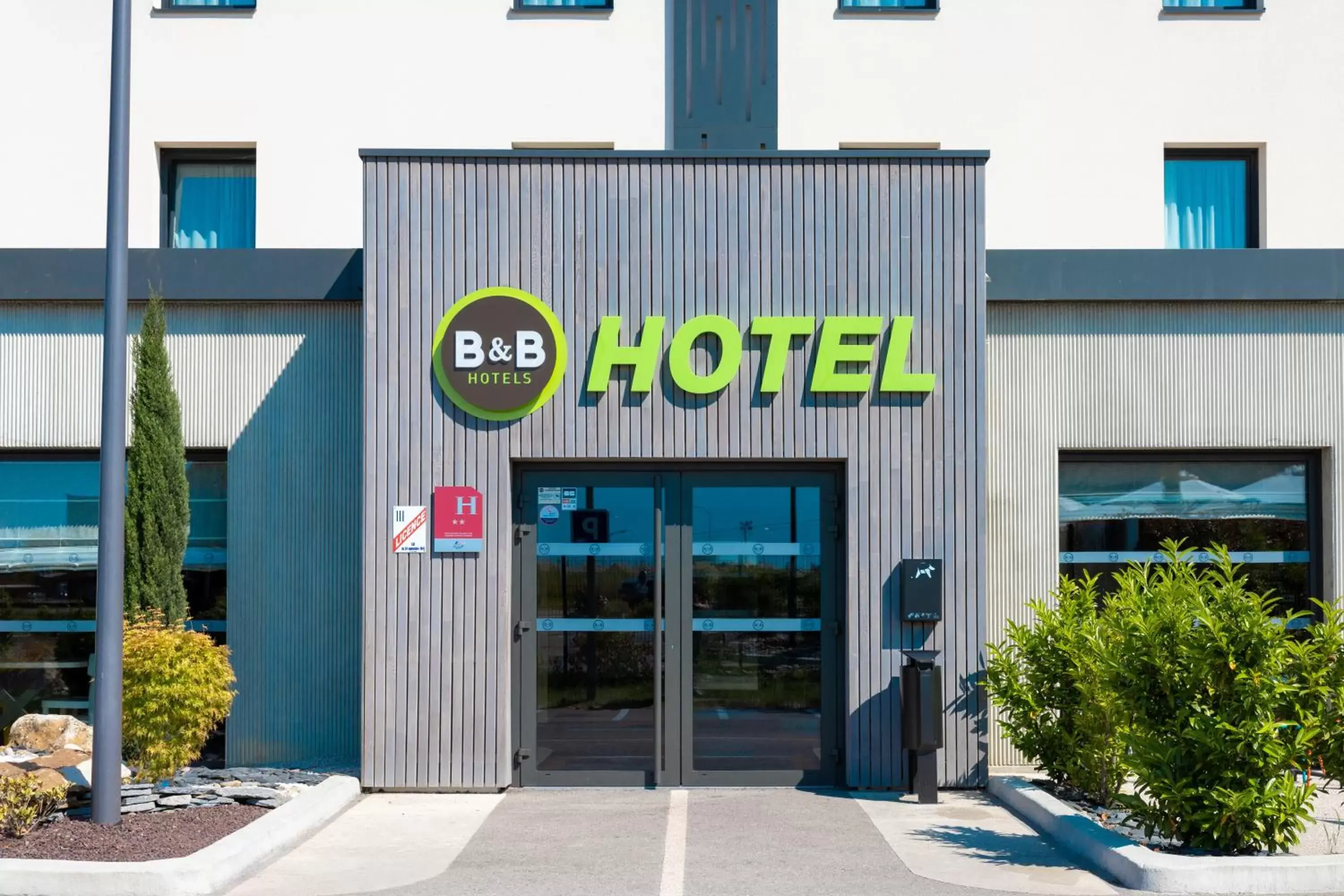 B&B HOTEL Troyes Magasins d'usine