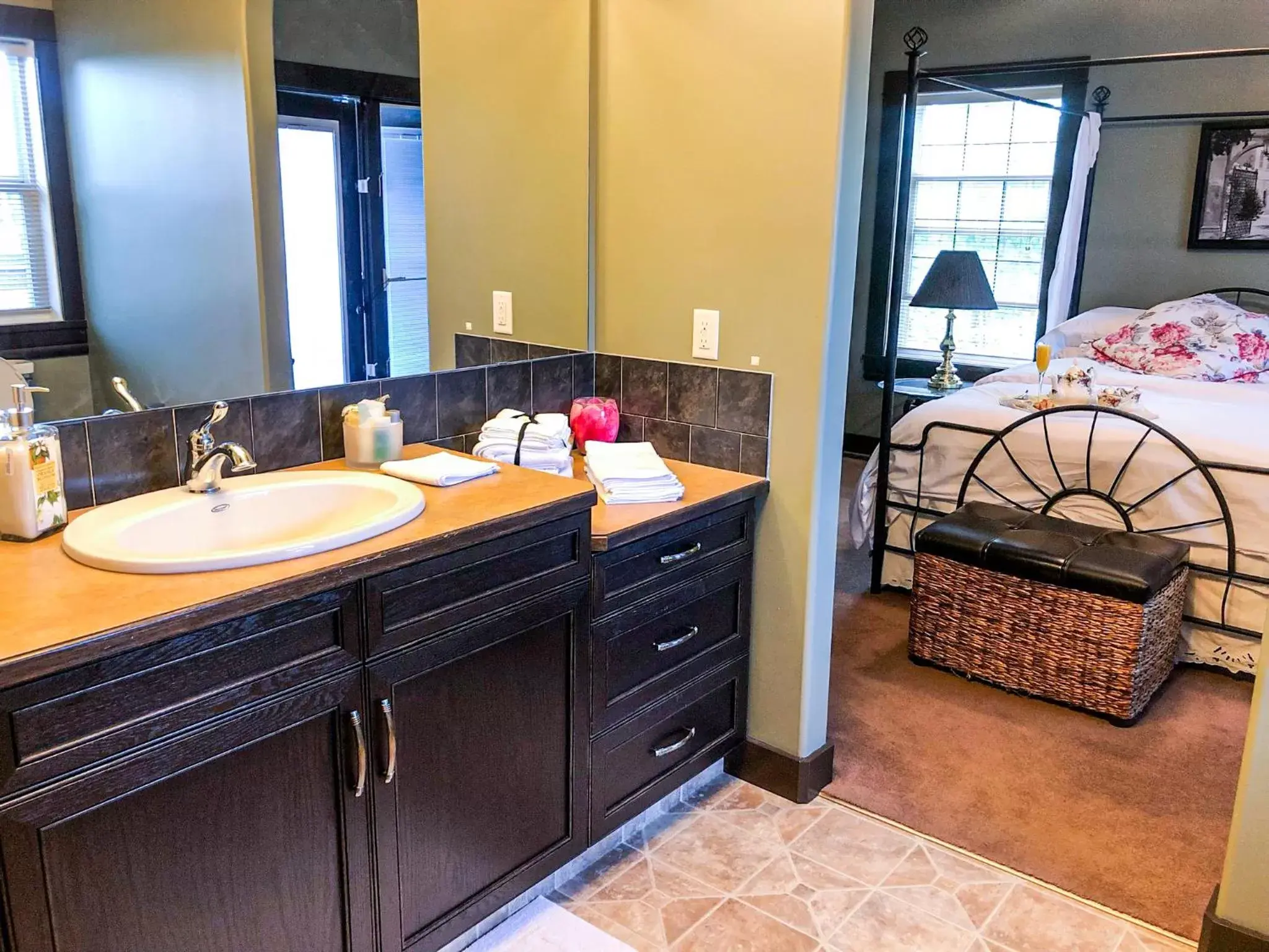 Bathroom in Wolf Creek Bed and Breakfast