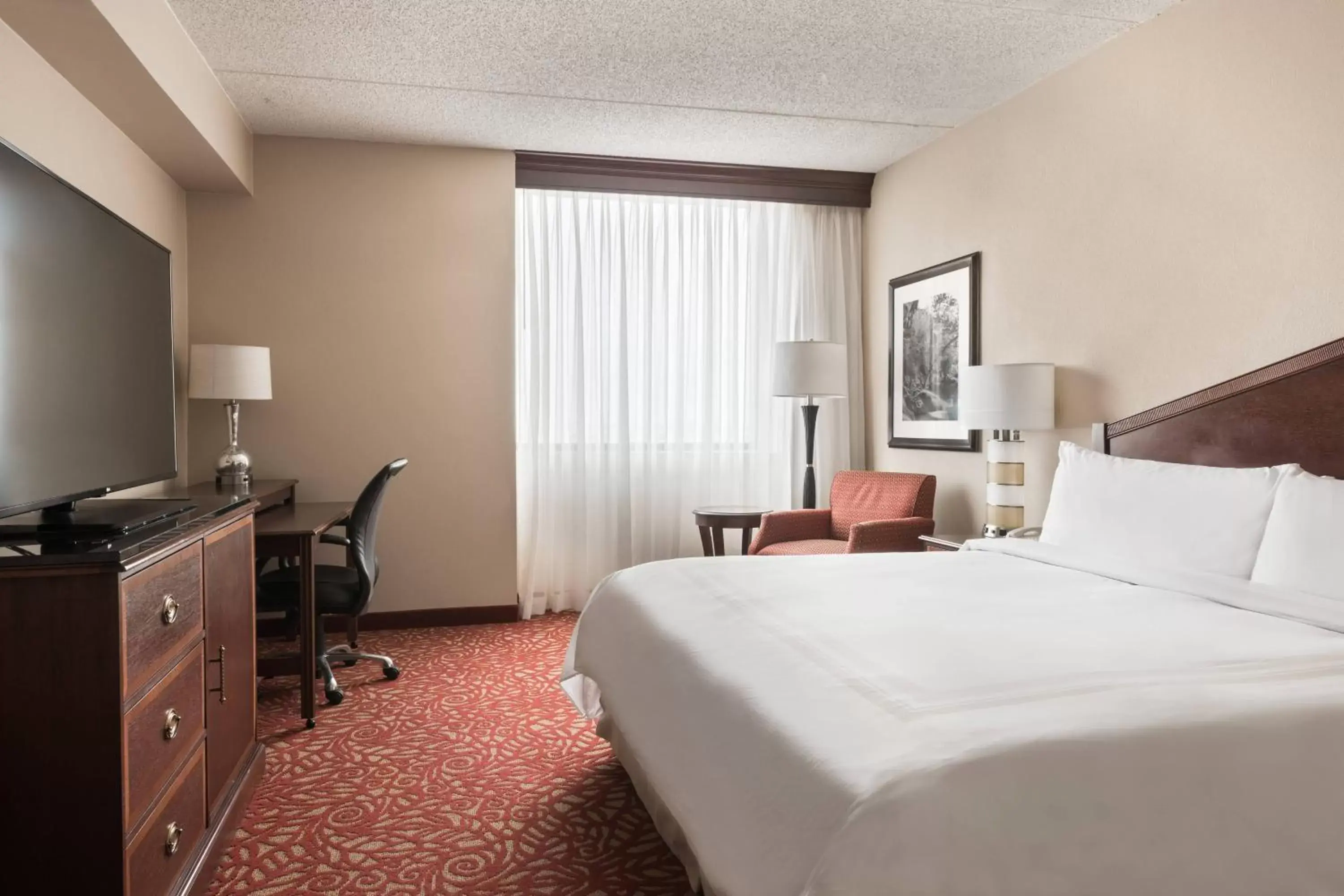 Photo of the whole room, Bed in Chicago Marriott Northwest