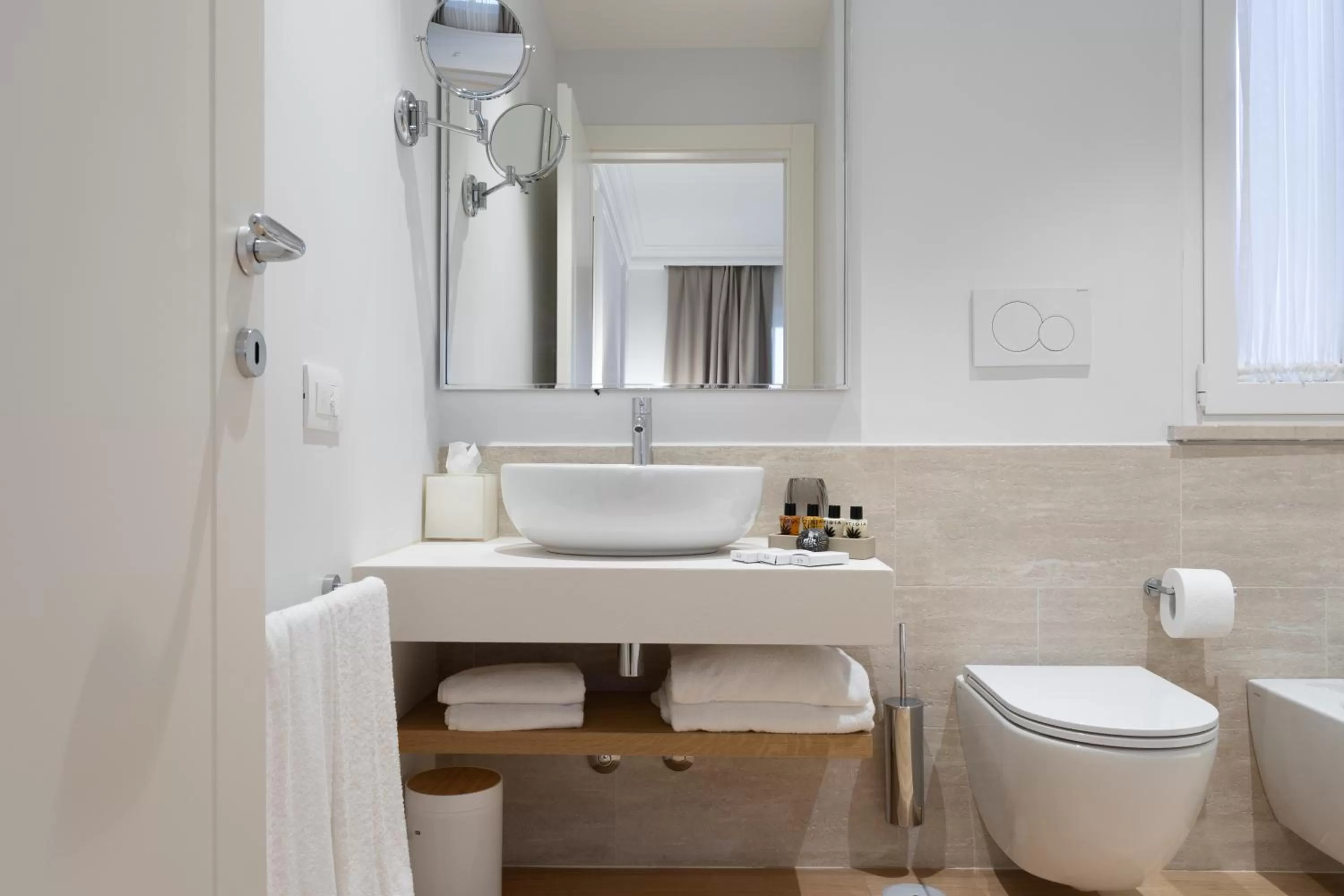 Shower in Porto Romano - The Marina Resort