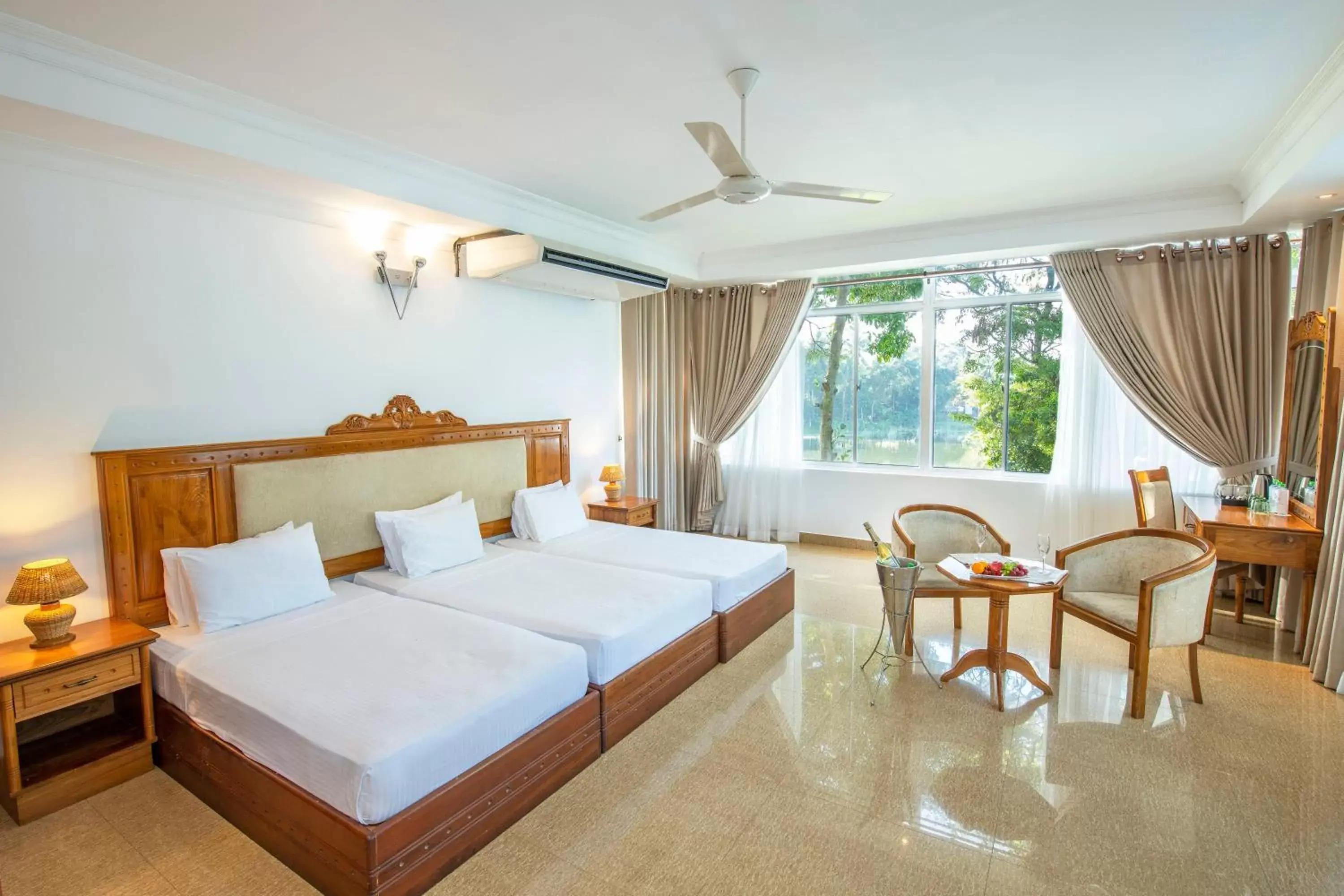 Bedroom in Hotel Sudu Araliya