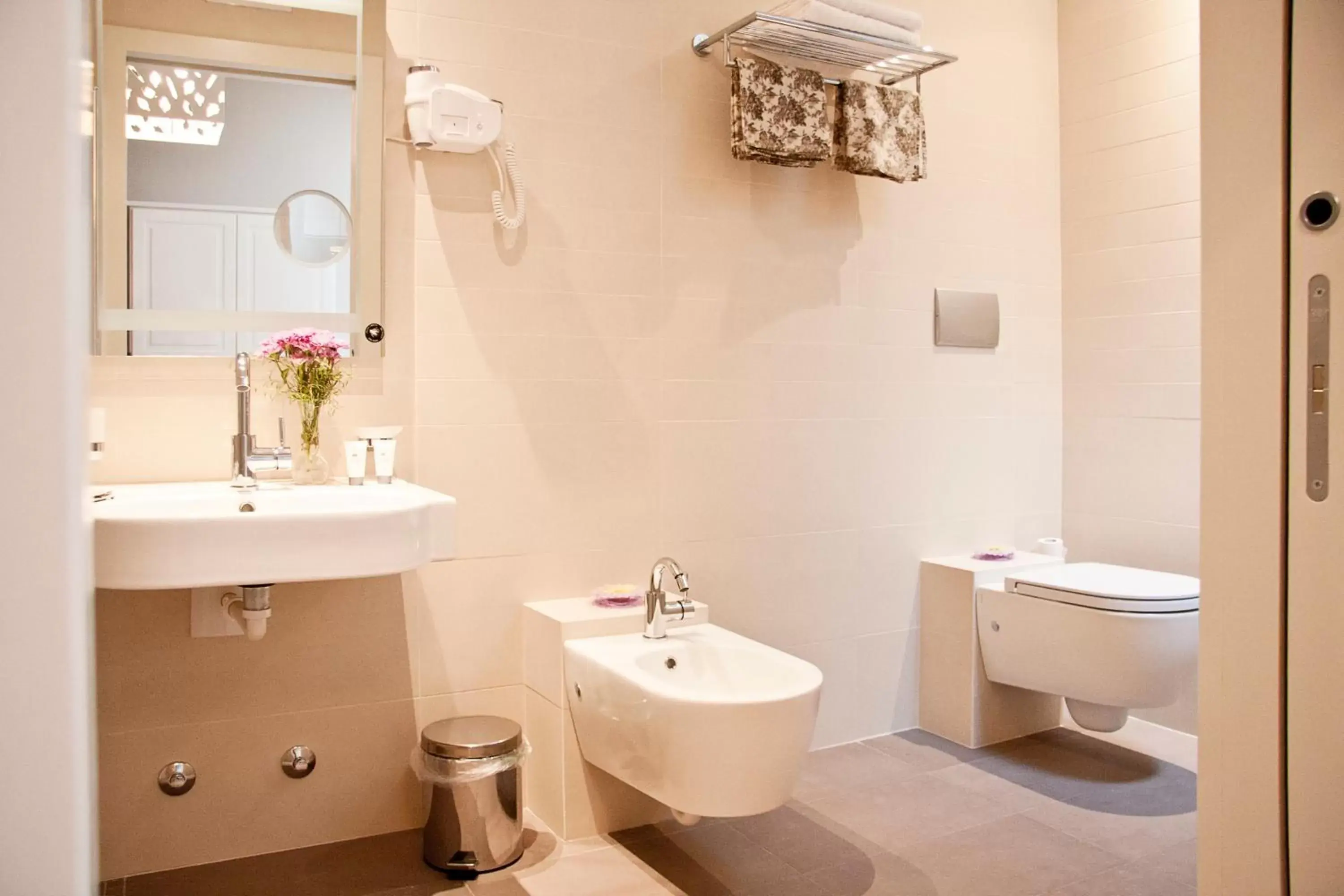 Bathroom in La Castellana Loft Hotel