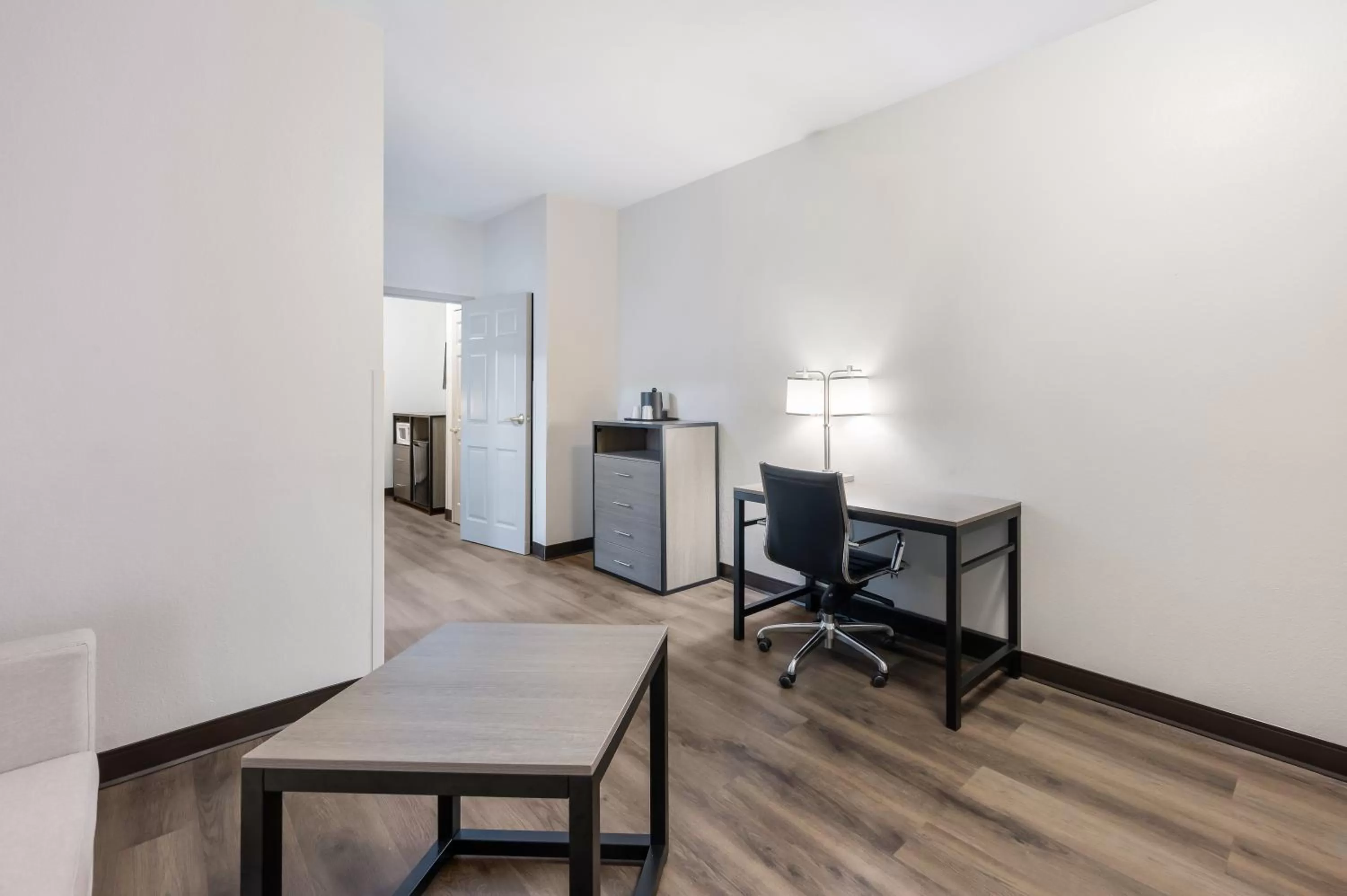 Bedroom in Red Roof Inn PLUS & Suites Birmingham - Bessemer