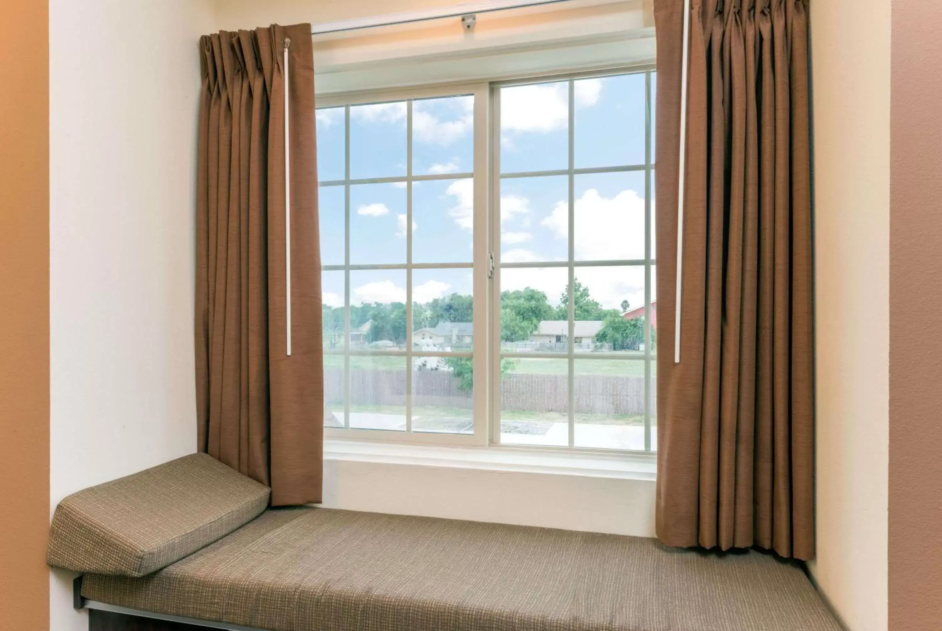 Photo of the whole room, Bed in Microtel Inn and Suites Eagle Pass